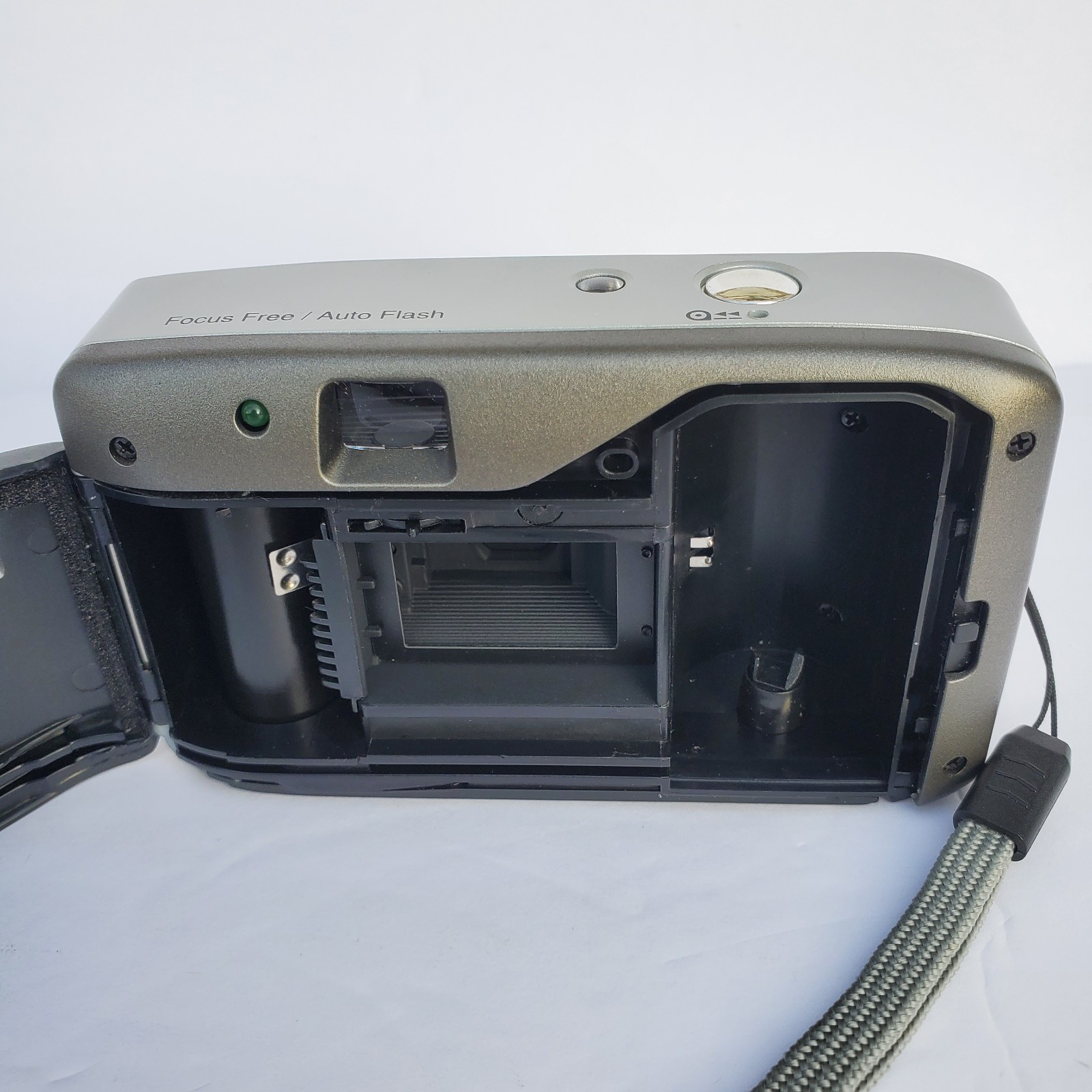 Walgreens Studio 35 Motorized 35mm Point & Shoot Film Camera Flash Silver/Black