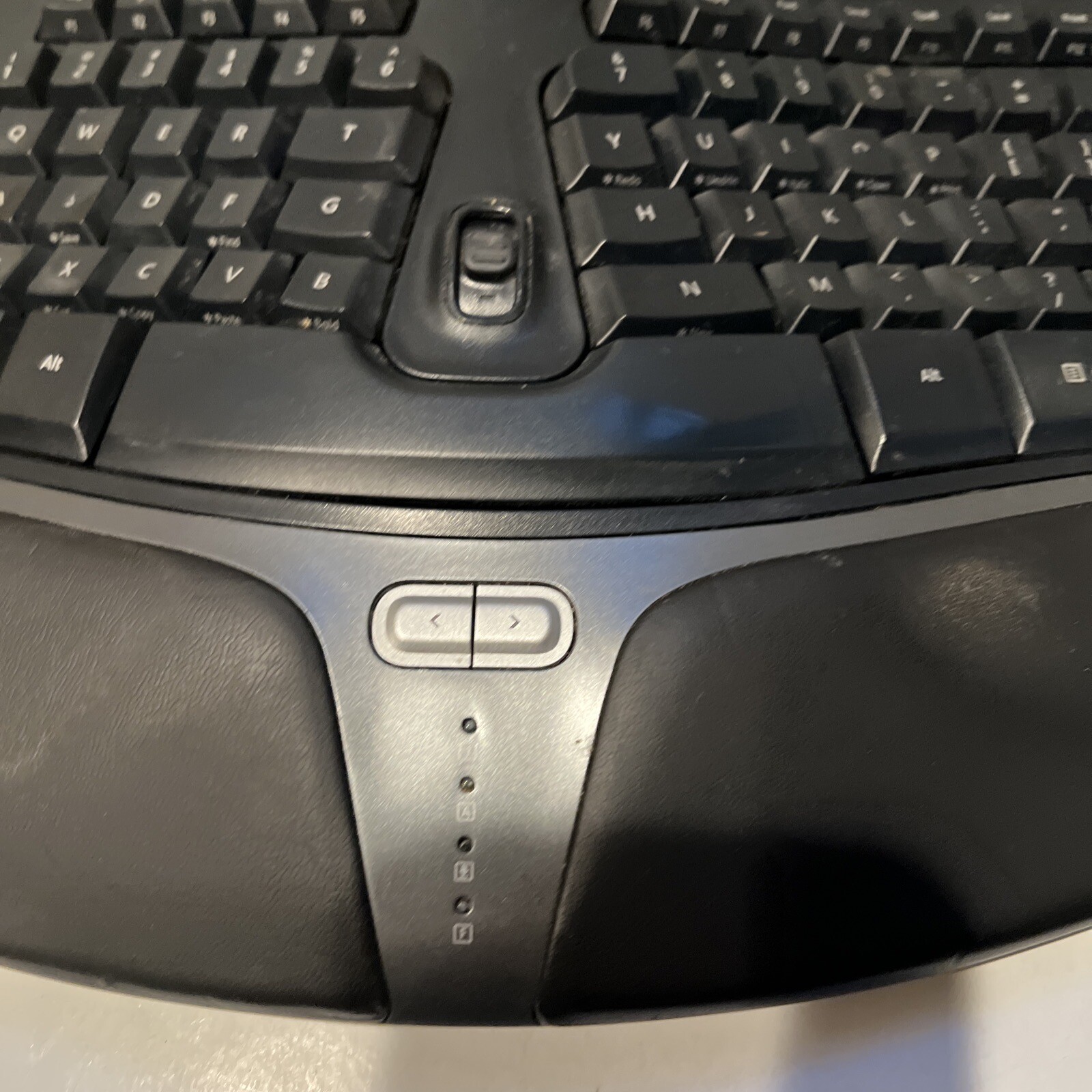 Microsoft Natural Ergonomic Keyboard 4000 v1.0 Model 1048 KU-0462 Tested