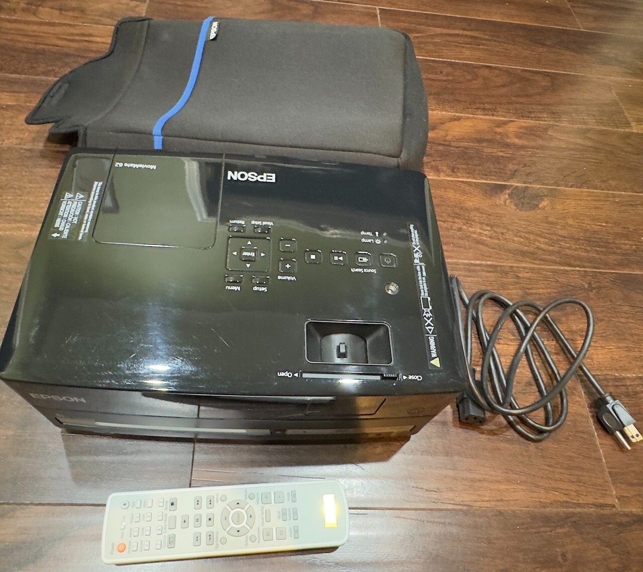 Epson MovieMate 62 LCD Projector with Remote & Soft Carrying Case - READ DESC.
