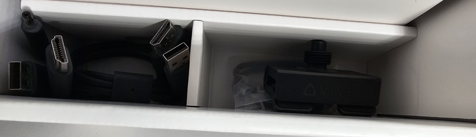 HTC Vive Wireless Adapter Almost full kit (missing battery)
