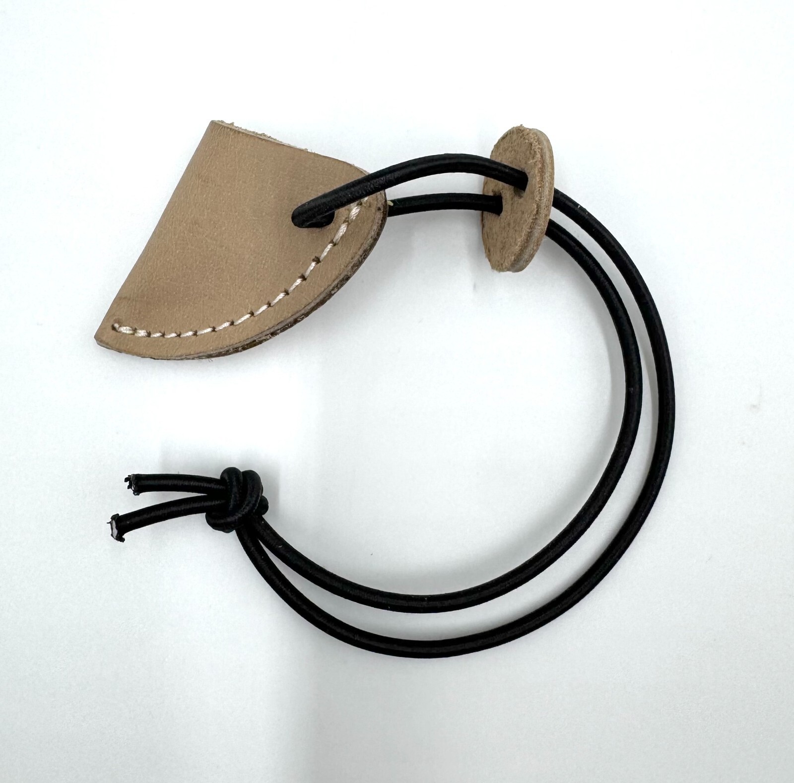 Bearpaw Leather Tip String Keeper