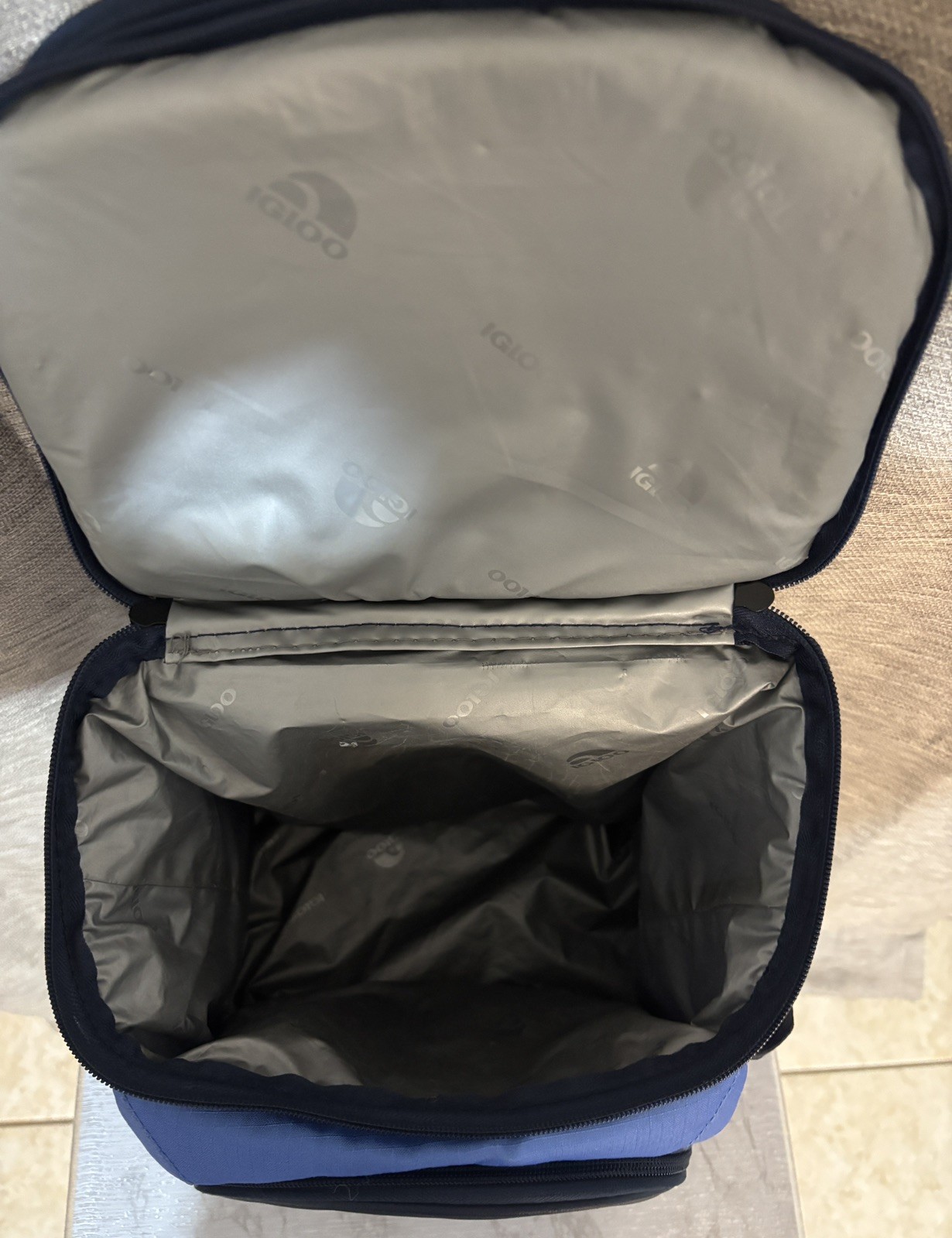 Igloo Maxcold Cooler Bag Hard-Top Backpack 28 Cans Capacity BLUE*GUC