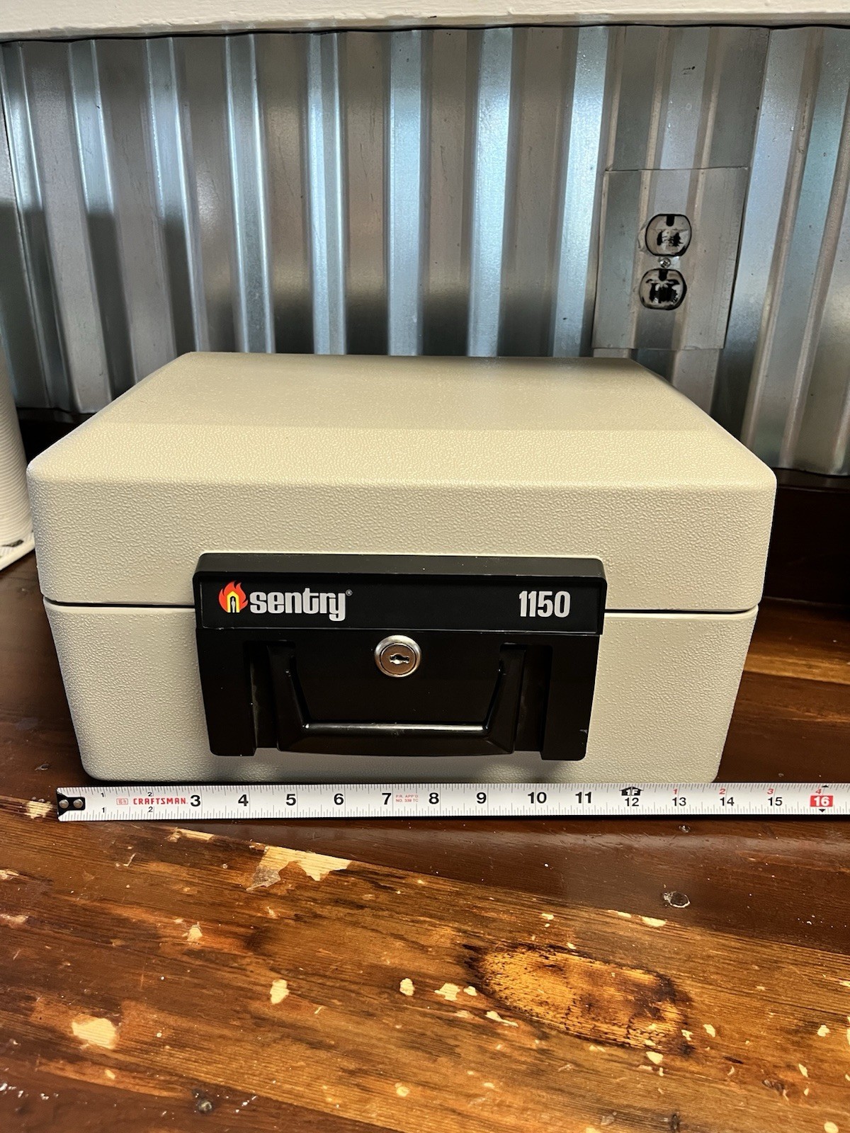 SENTRY 1150 Portable Safe Chest Lockbox Lock Insulated Fire-Resistant NO KEY