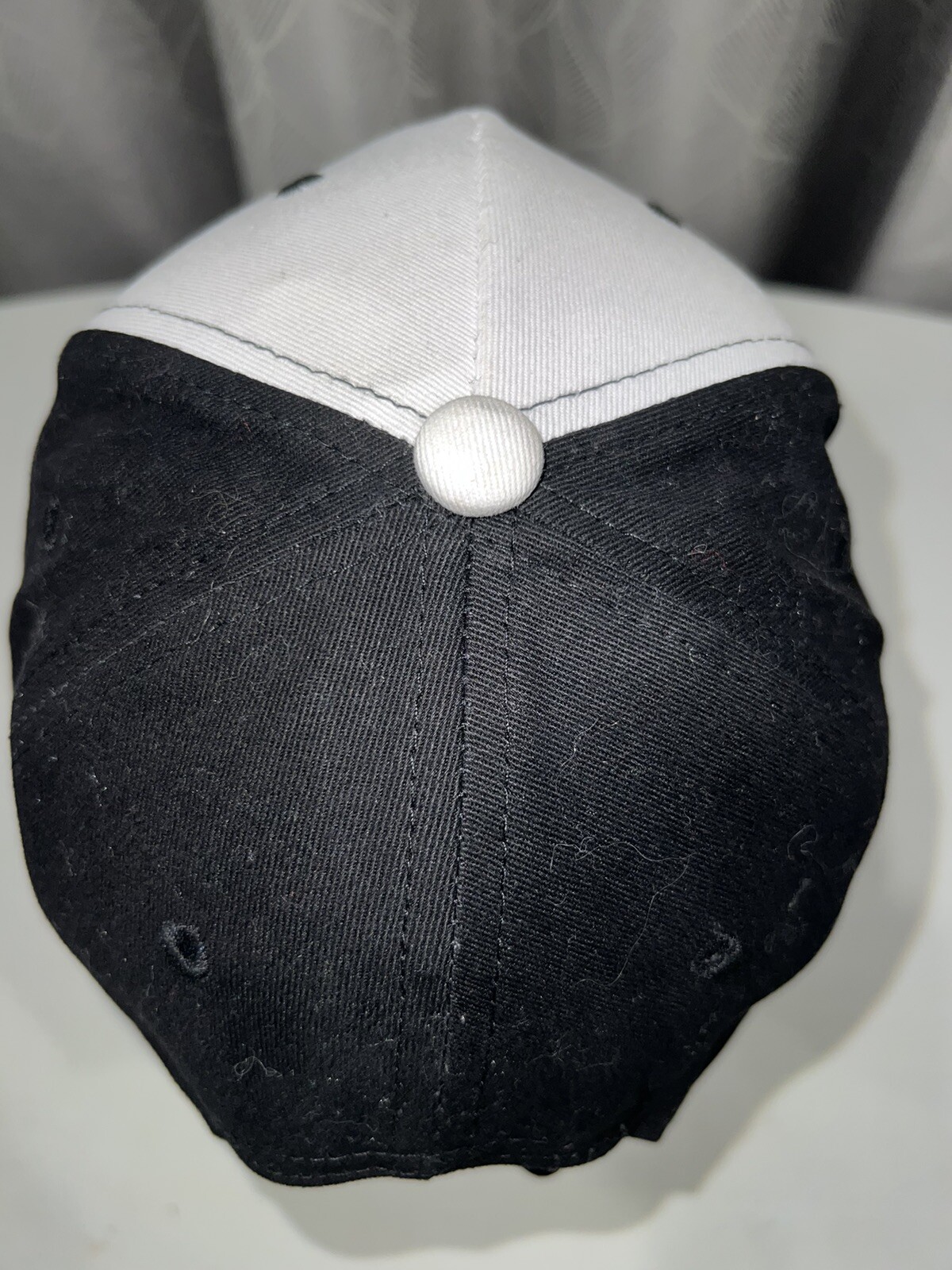 Italia Venetia Red Green Black on White Front Black Hat Cap Strap buckle EUC