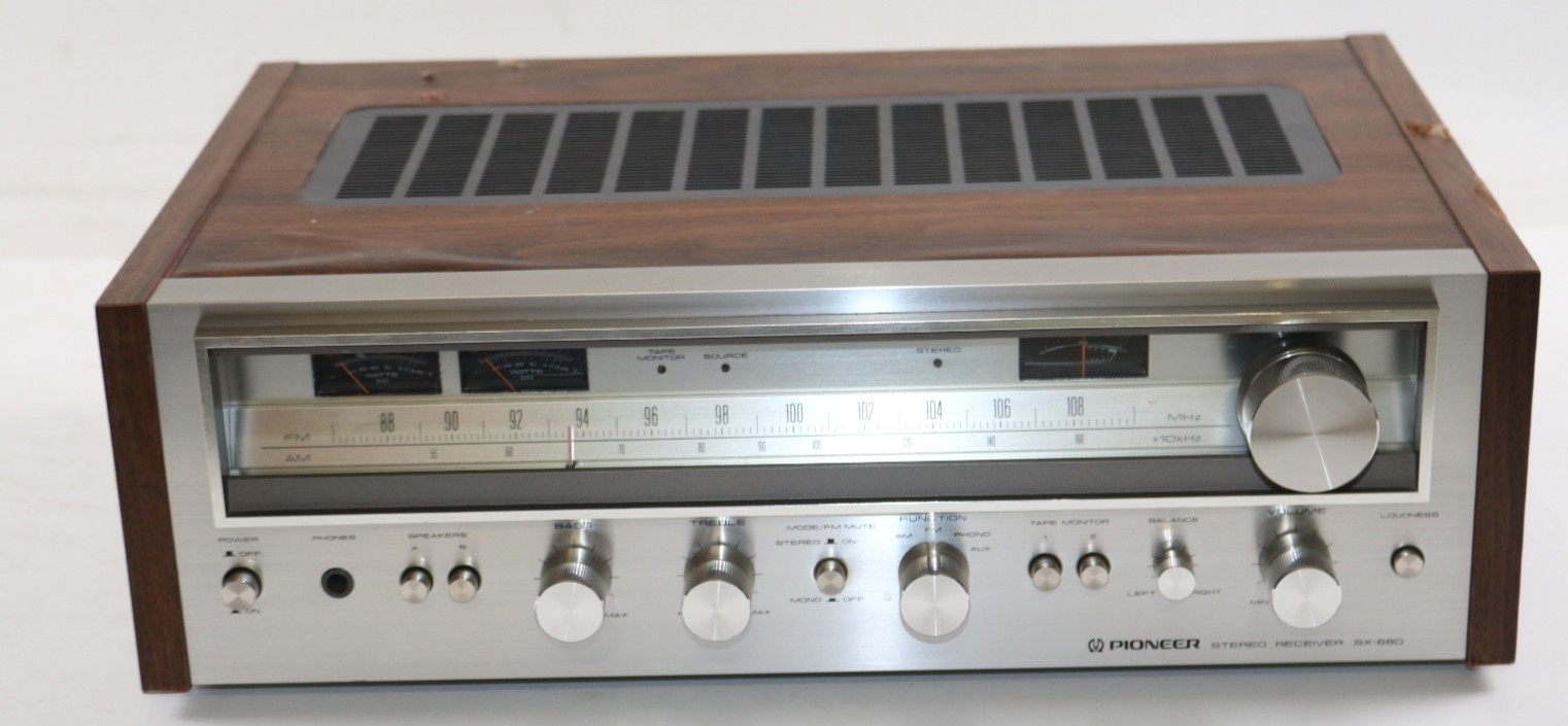 Vintage Pioneer SX-680 Receiver HiFi Stereo - Excellent working condition