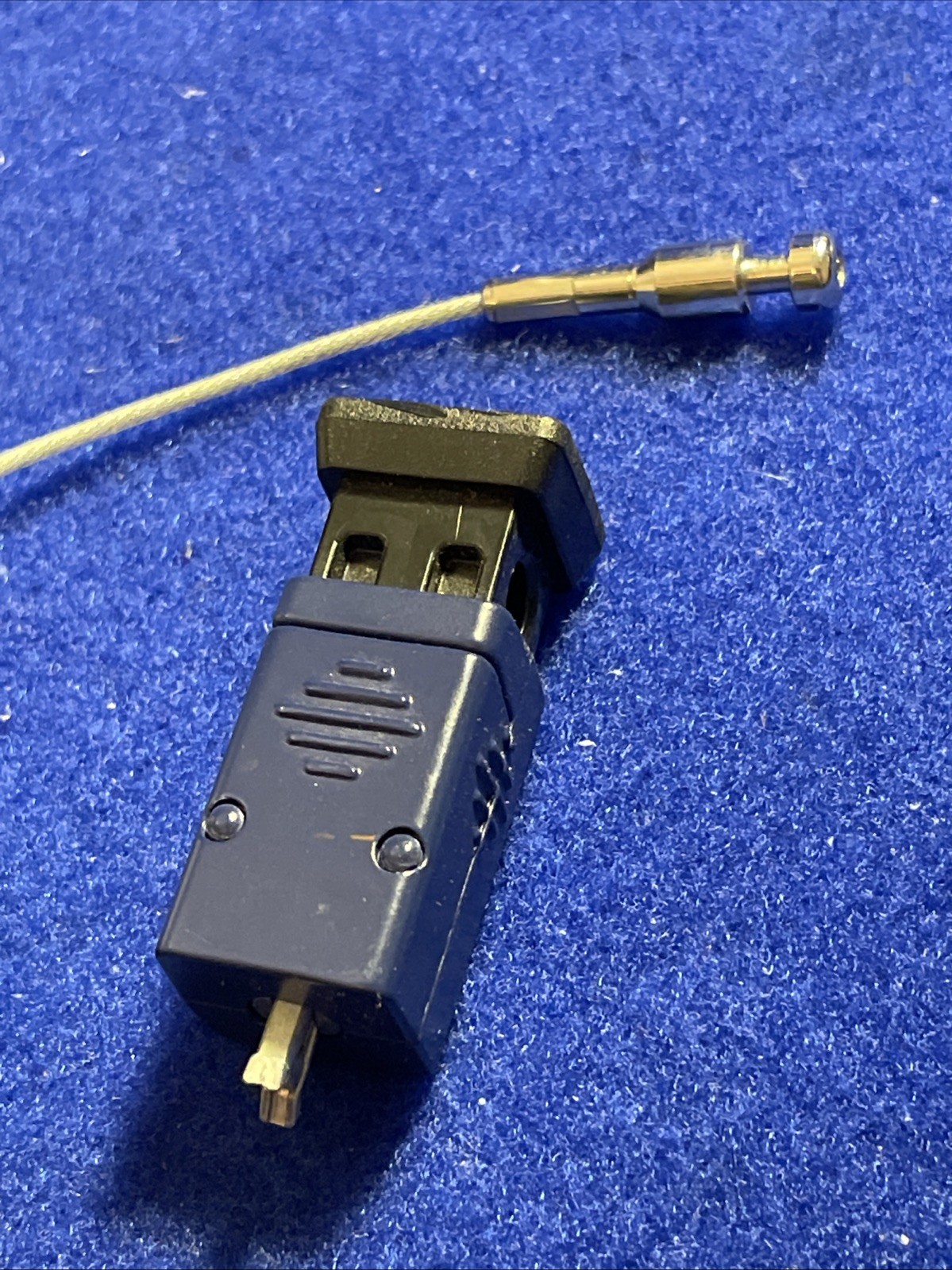 DIGITAL INNOVATIONS RETRACTABLE LAPTOP LOCK MODEL #90108