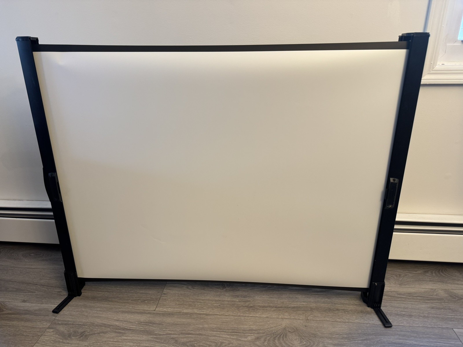 DA-LITE PRESENTER ULTRA PORTABLE PROJECTION SCREEN 42” x 32” 50” DIAGONAL EXC!