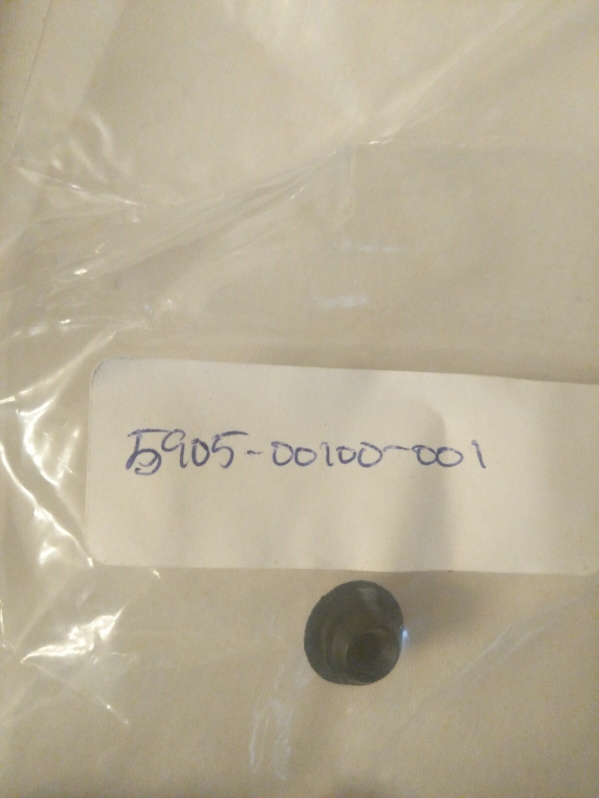 One (1) 5905-00100-001 vent plug for Omega 41003