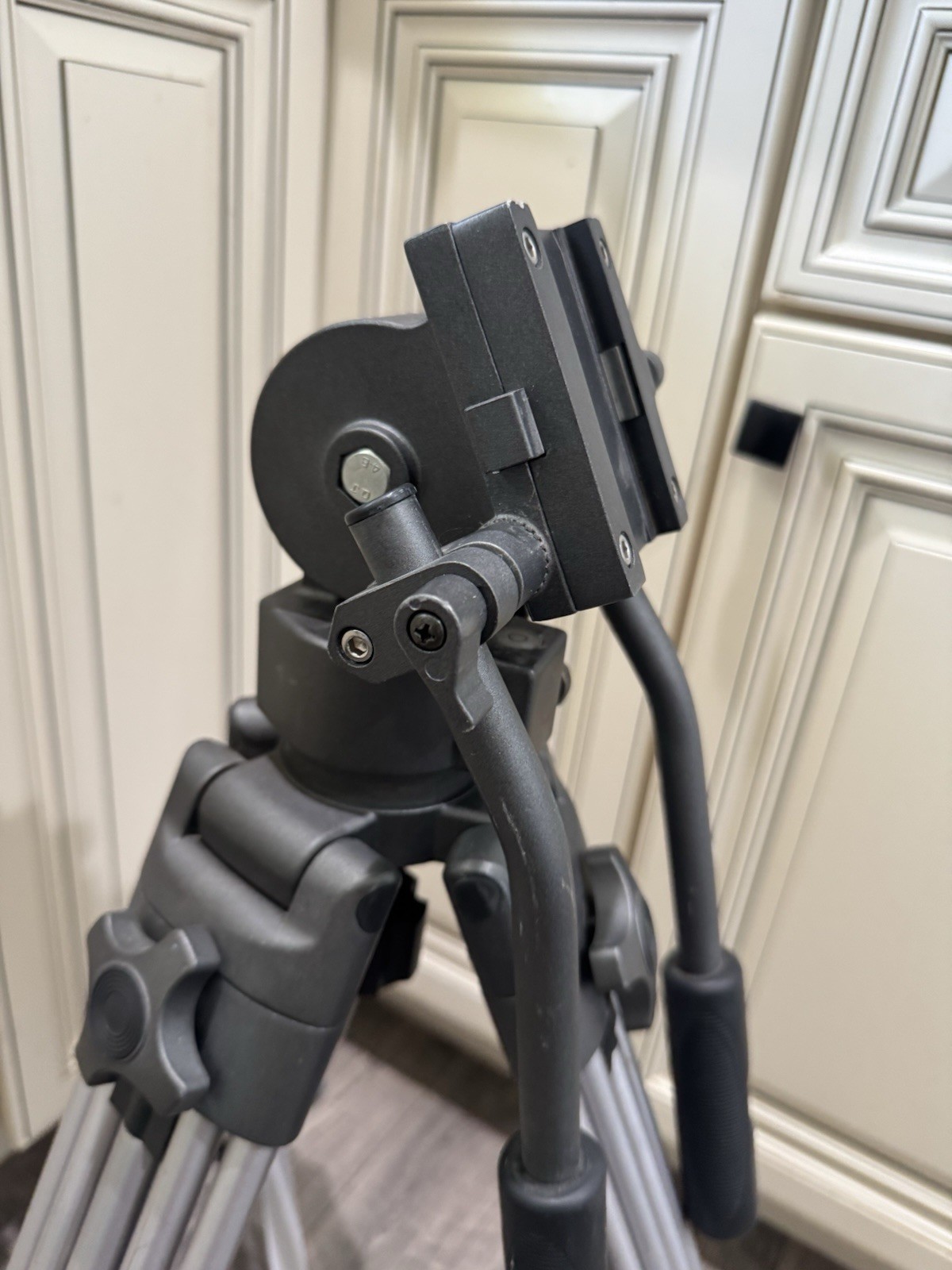 Ravelli AVTP 55" Video Camera Tripod With Fluid Head Heavy Duty