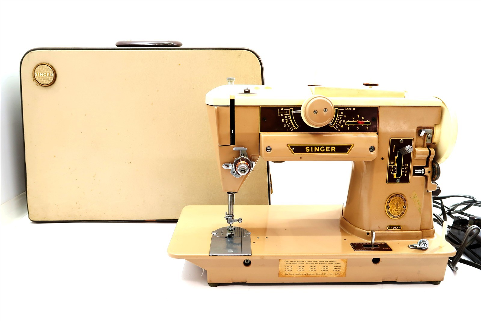 Vintage SINGER 401A Sewing Machine with Foot Pedal ~ RUNS NICE & SMOOTH