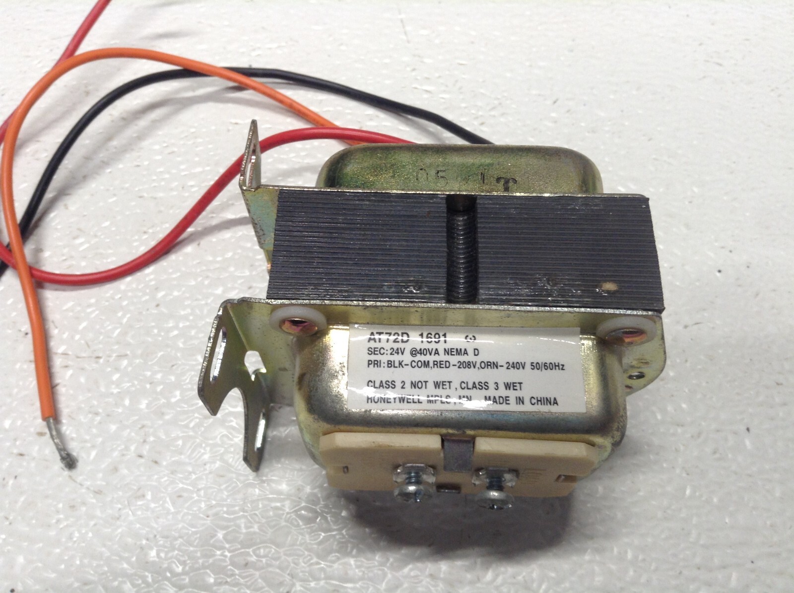 NOB Honeywell AT72D 1691 Control Circuit Transformer, 208-240v 50/60hz