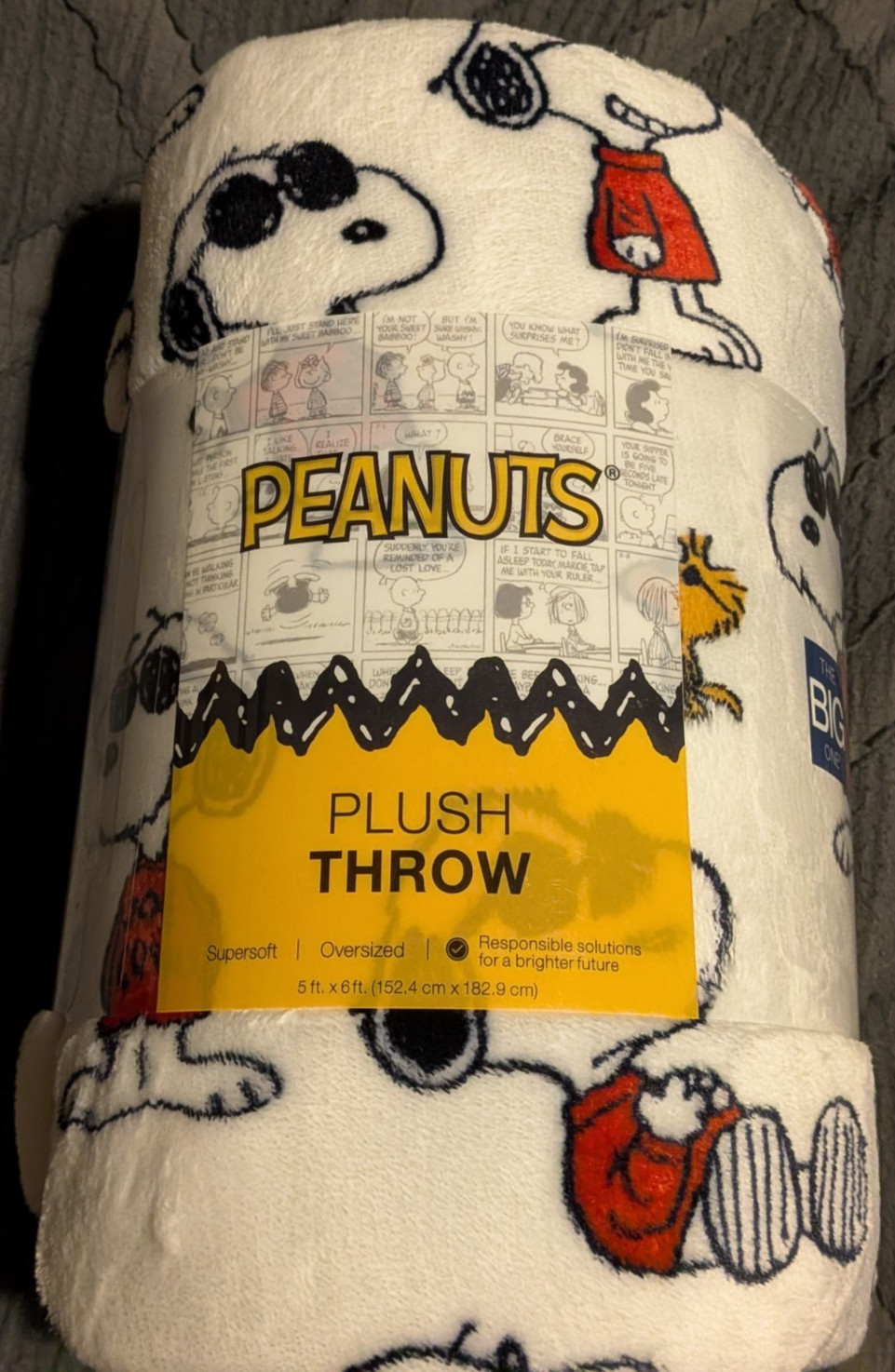 New The Big One Peanuts Snoopy Joe Cool Supersoft Plush Throw 5' x 6'   - shelf