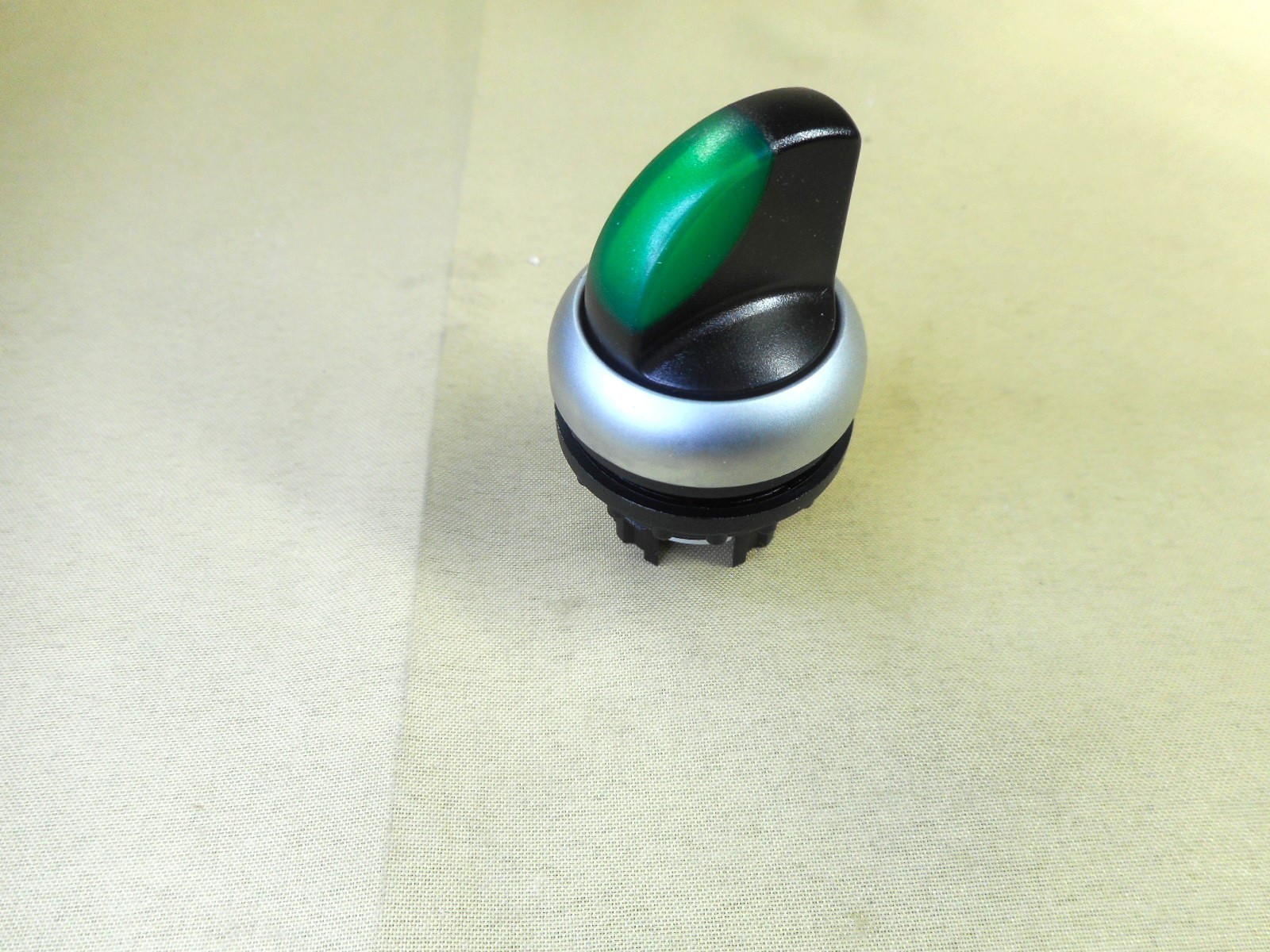 MOELLER M22-WLKV-G selector switch (NIB)