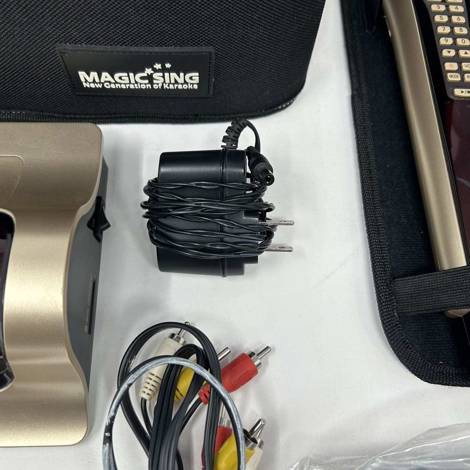 🔴 Magic Sing ET18K Karaoke Portable w/ 2 Microphone Case Cables Install CD
