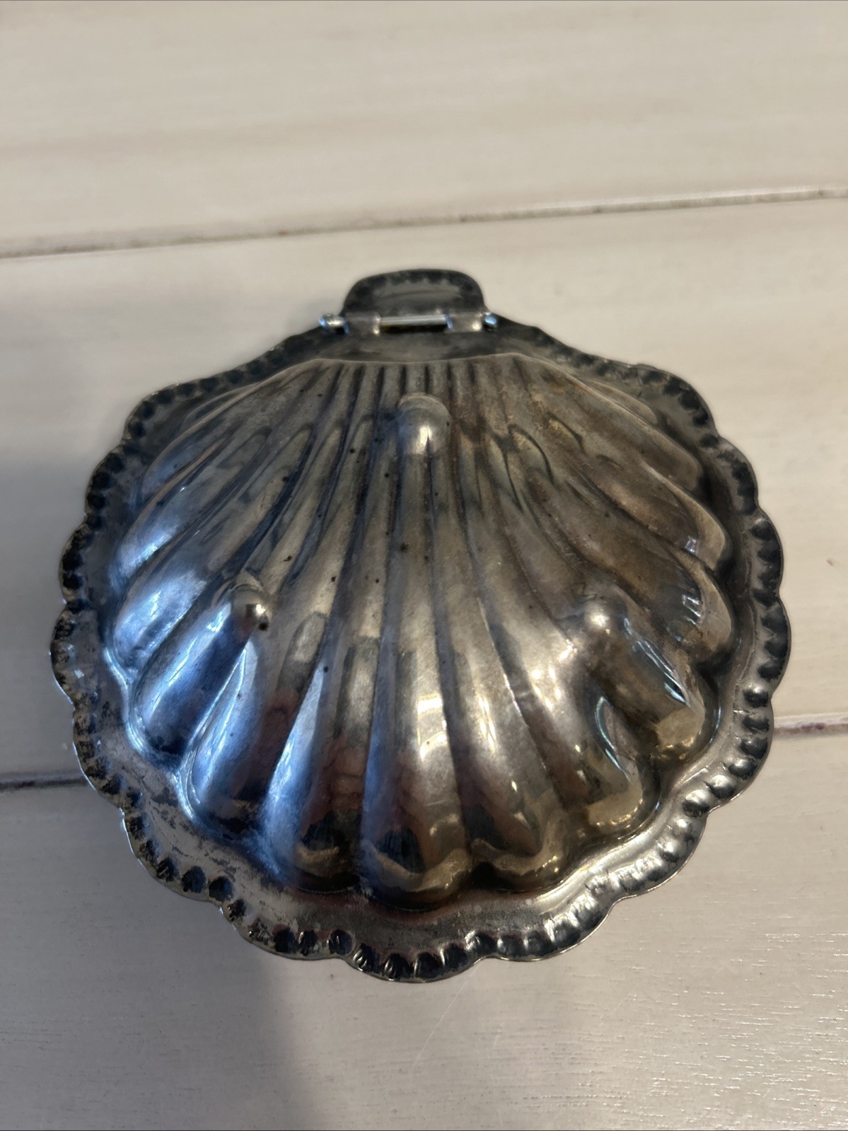 Silver Plate Clam Shell with Frosted Glass Insert Hinged Made in England