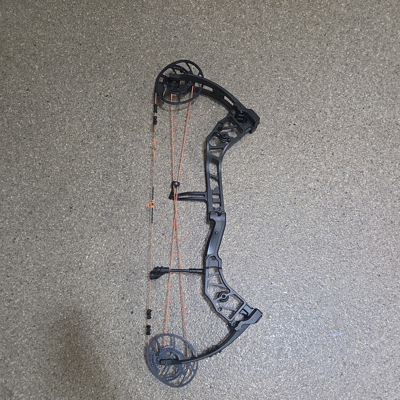 Bear Escalate  LH 55-70lbs - 26"-30" bare bow Black