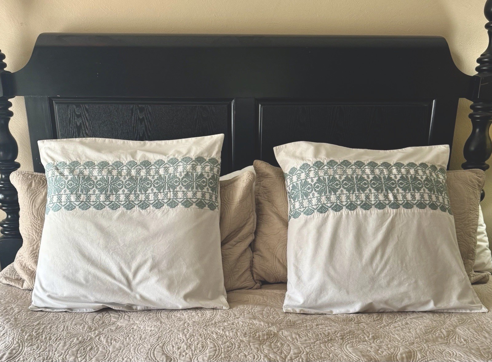POTTERY BARN Embroidered EURO Shams Set Of 2 Ivory With Teal Embroidery 26”x26”