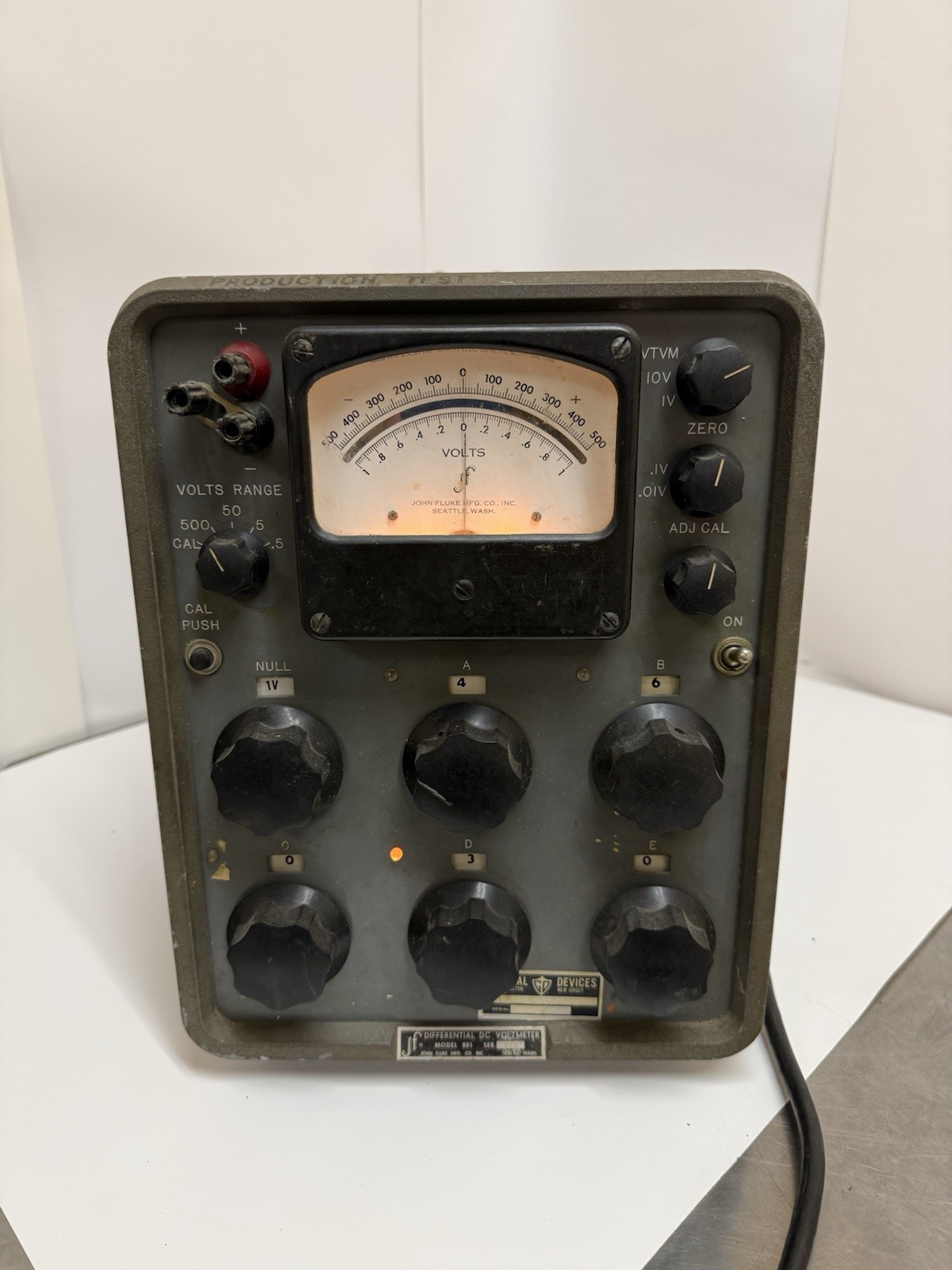 John Fluke Model 801 Differential DC Voltmeter | POWERS ON UNTESTED