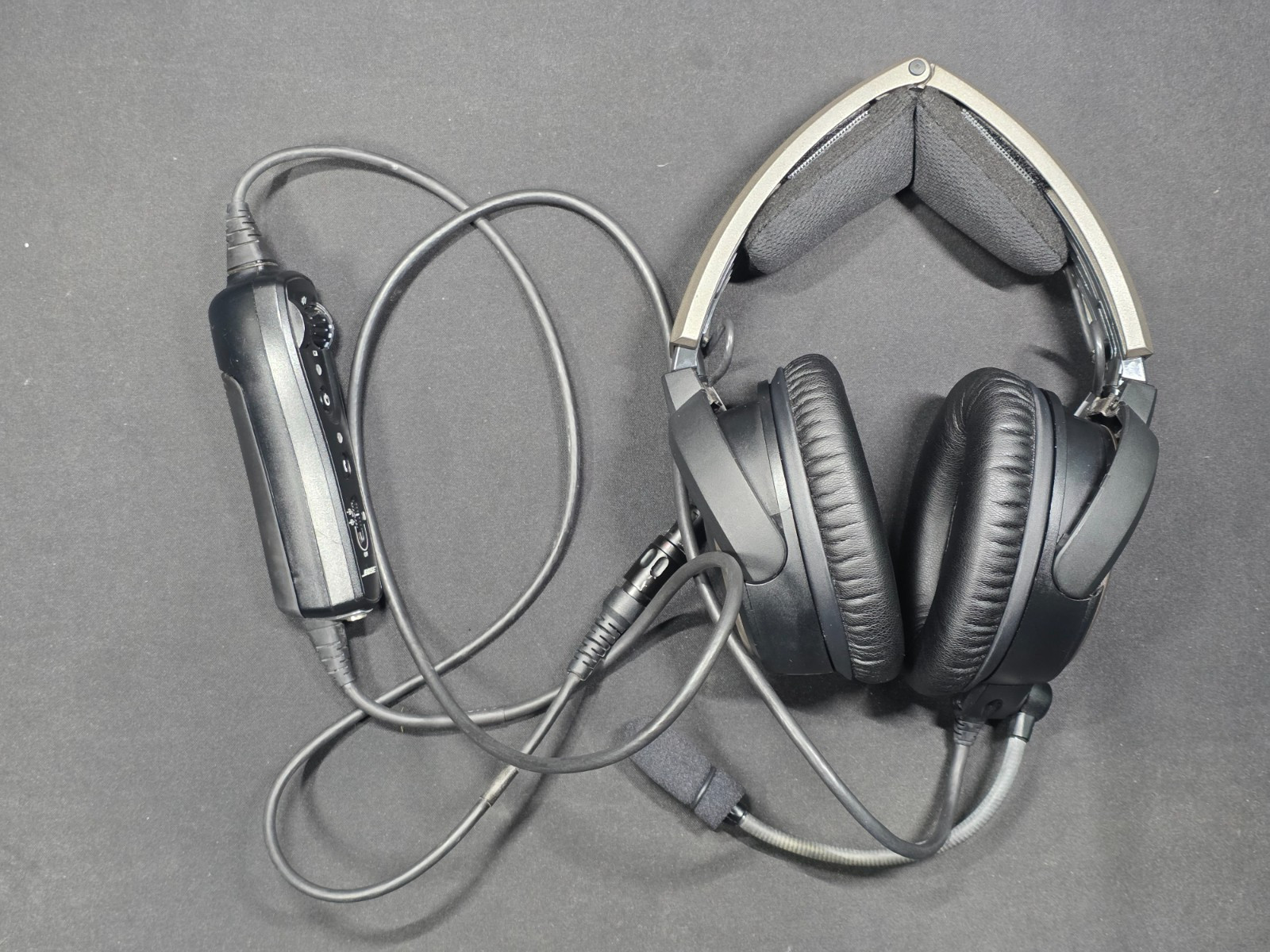 Bose A20 Aviation Headset with LEMO 6 Pin Plug, Bluetooth and Soft Case.