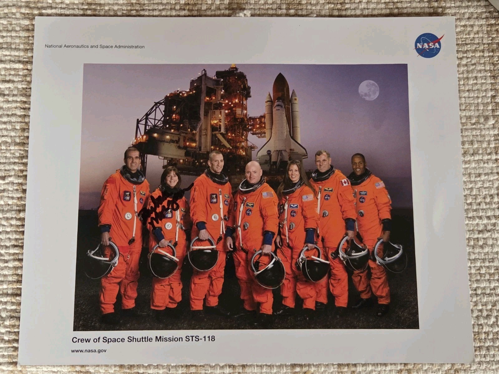 BARBARA MORGAN signed  STS-118 ENDEAVOUR Crew ORIGNIAL NASA Photo