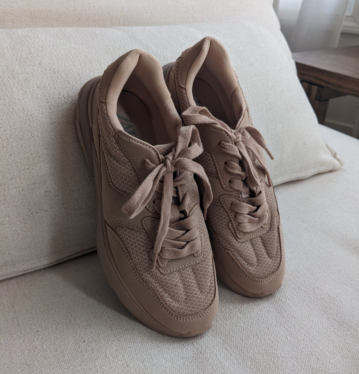 Zara Women’s Beige Rose Low Top Lace-Up Mesh Sneakers Rubber Sole, Size 6