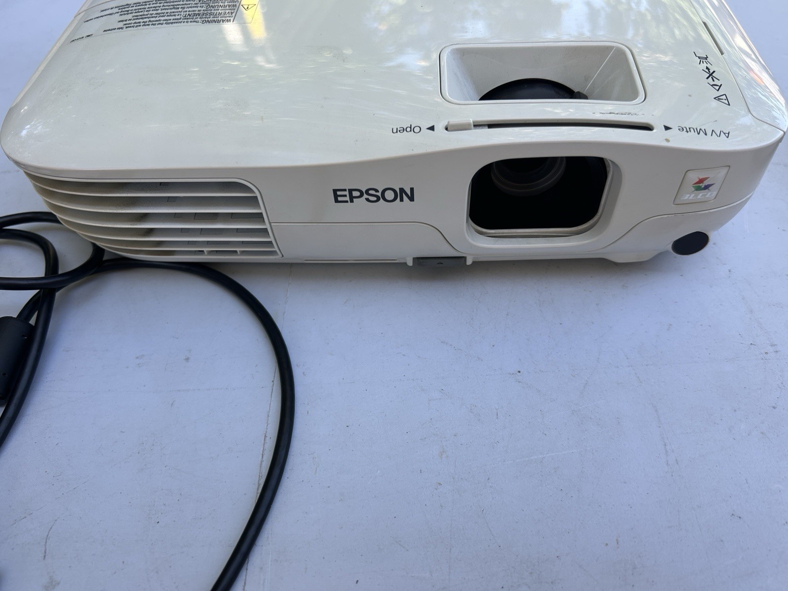 Epson lcd projector EX 31 Model: H309A Works Case includes