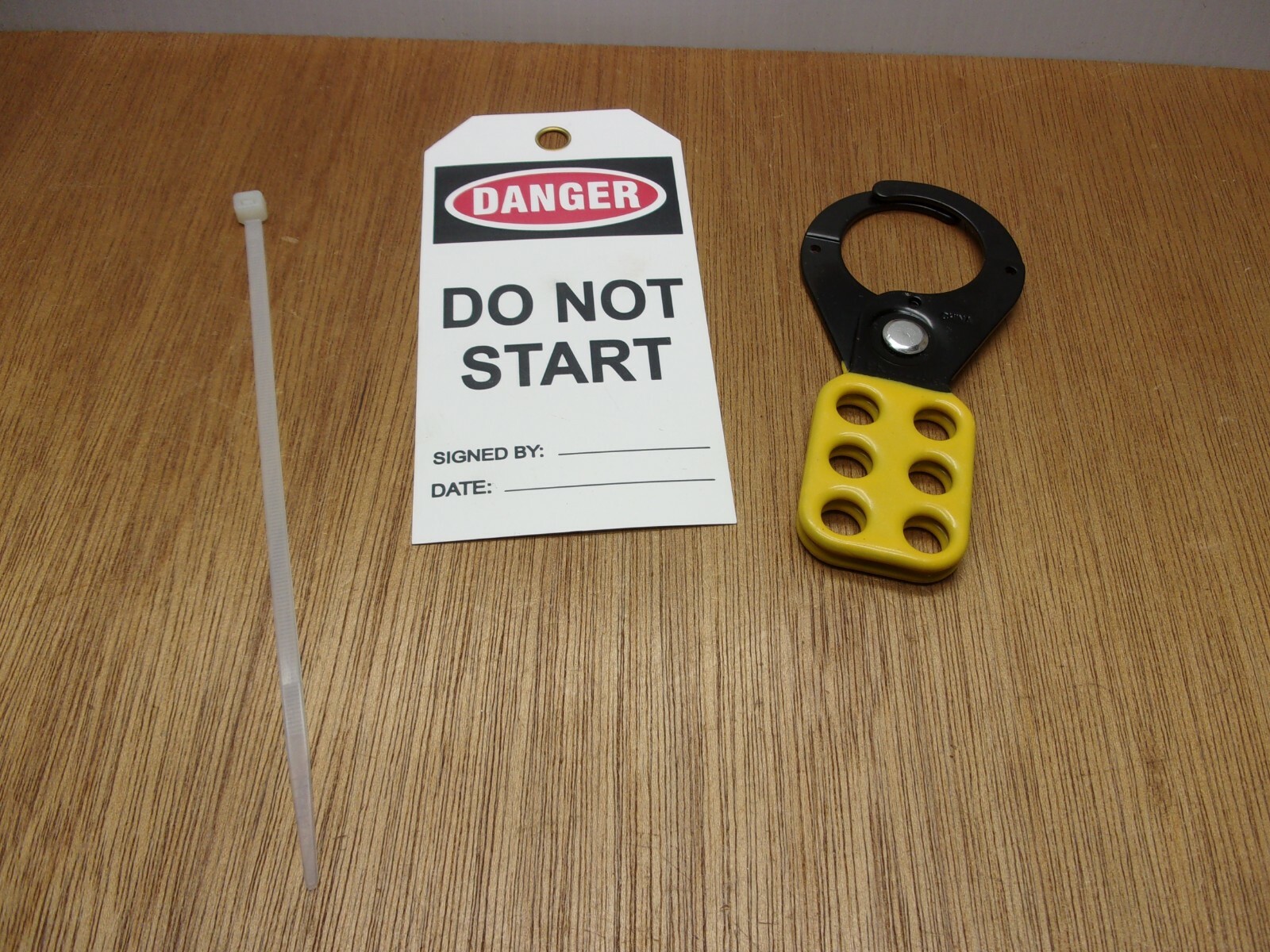Brady T220 Prinzing 1-1/2" Steel Lockout Hasp With Danger Do Not Start Tag & Tie
