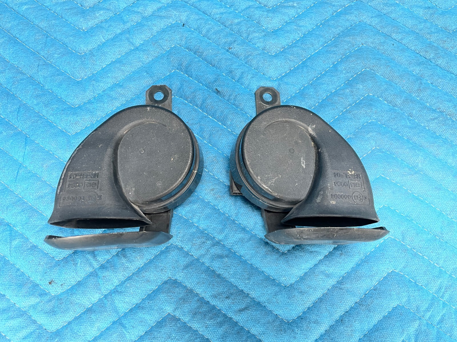 Lexus GX460 Low & High Note Horns Pair 2010-03/2011 OEM