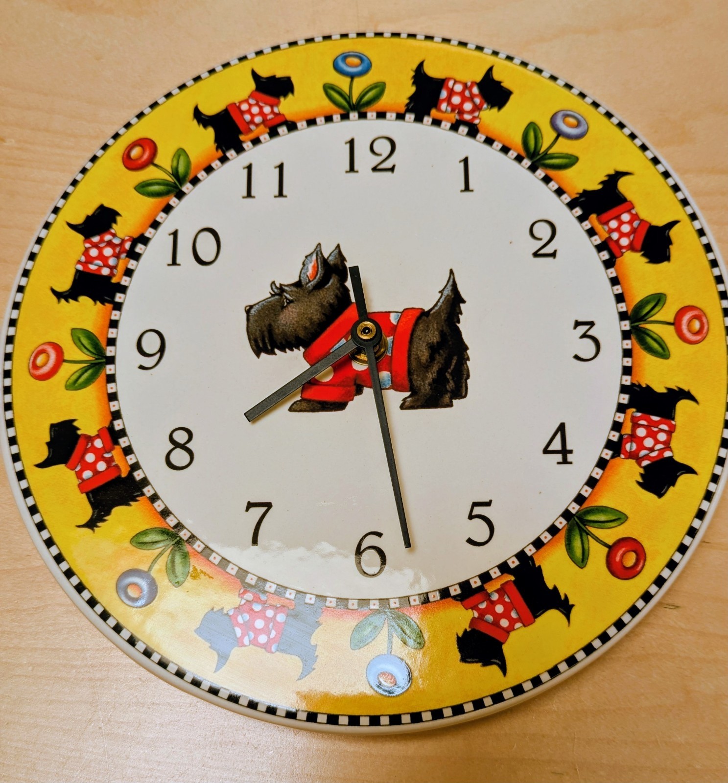 Mary Engelbreit Henry Scotty Dog Ceramic Wall Clock 1999  Battery Operated 10"