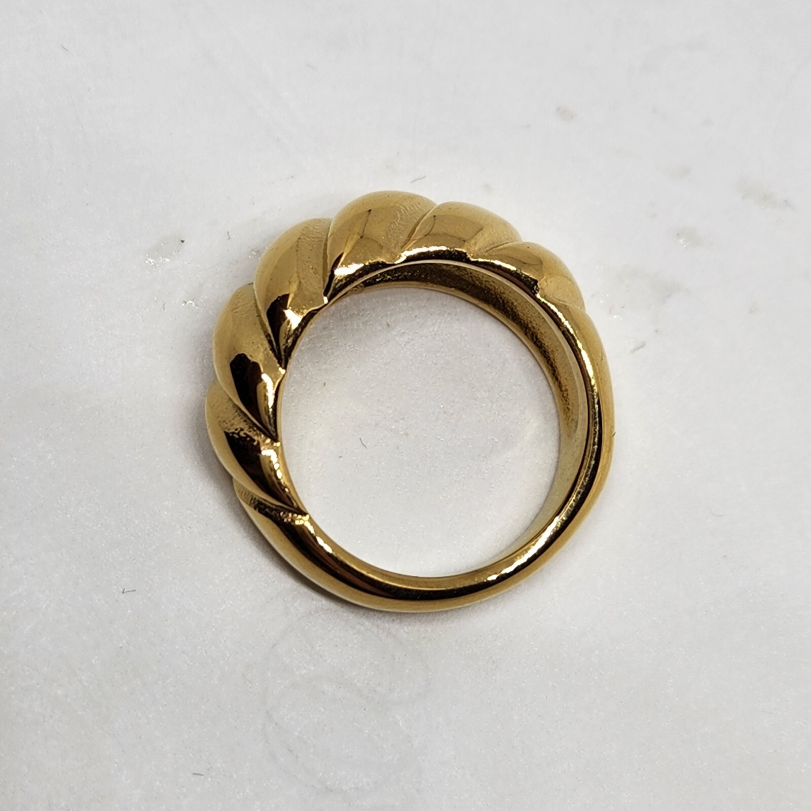 Fashion Ring Gold Tone Twist Shell Size 6.25