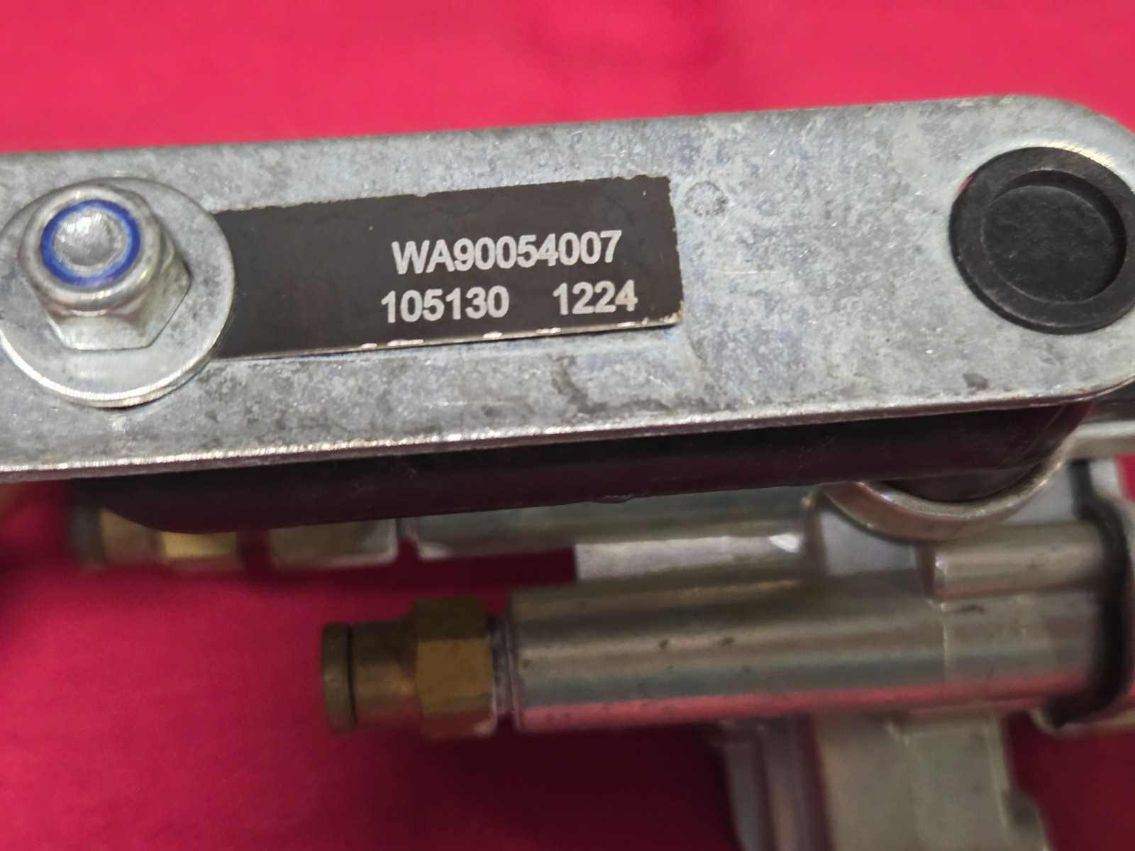 WORLD AMERICA: WA90054007 HEIGHT CONTROL VALVE