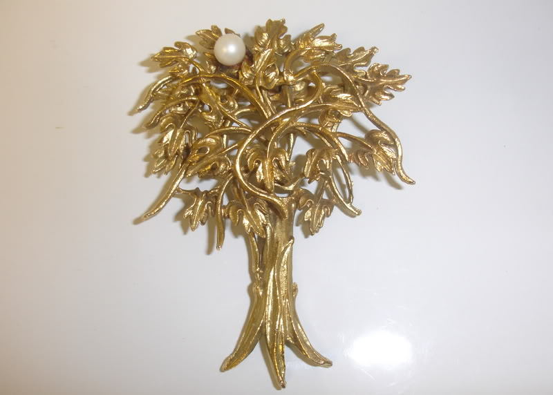 Modernist Design Snowflake / Snowbowl Pearl Christmas Tree Pin Brooch