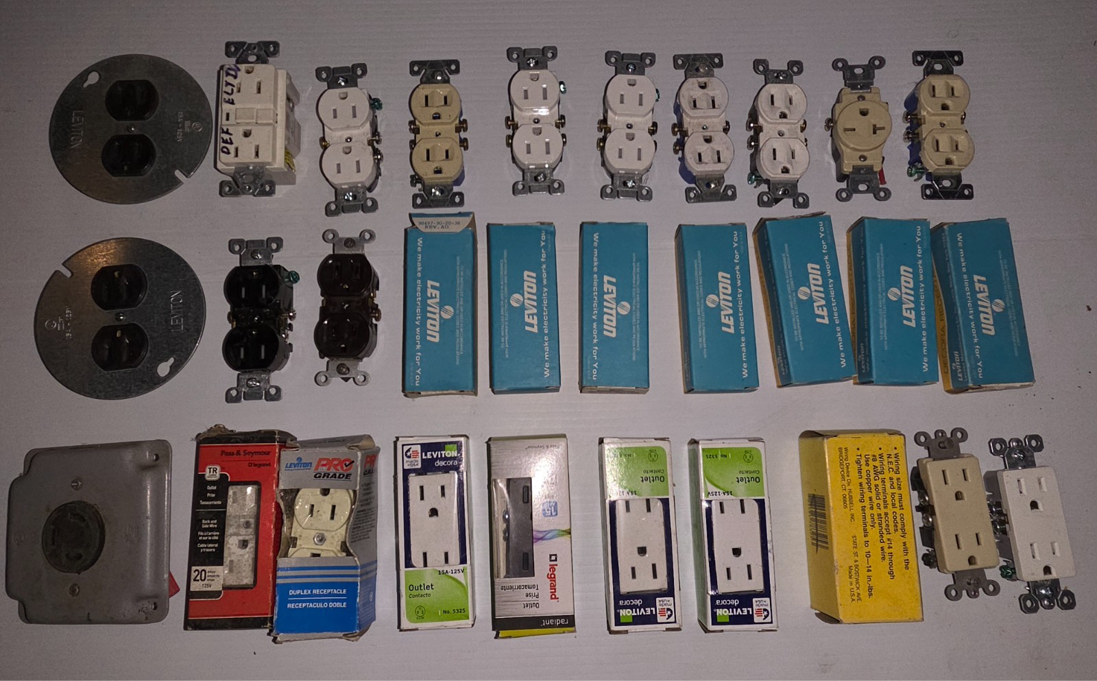 lot of 30 new assorted home electrical outlets 14 decora  about 75% new
