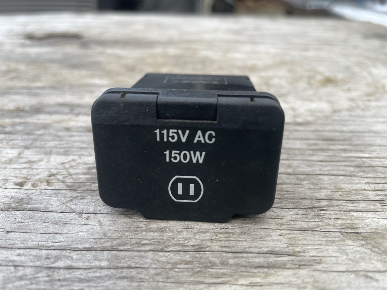 2009-2012 Dodge Ram 1500 2500 Power Outlet Plug 115V AC 150W Inverter 05082095AB