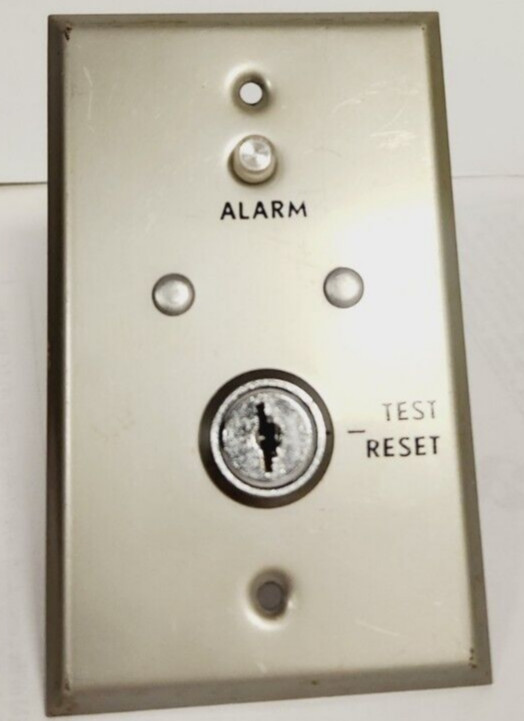FENWAL INC ASHLAND, MA 017721  CAT: 70-200000-005 SMOKE AUTOMATIC NO KEY, USED