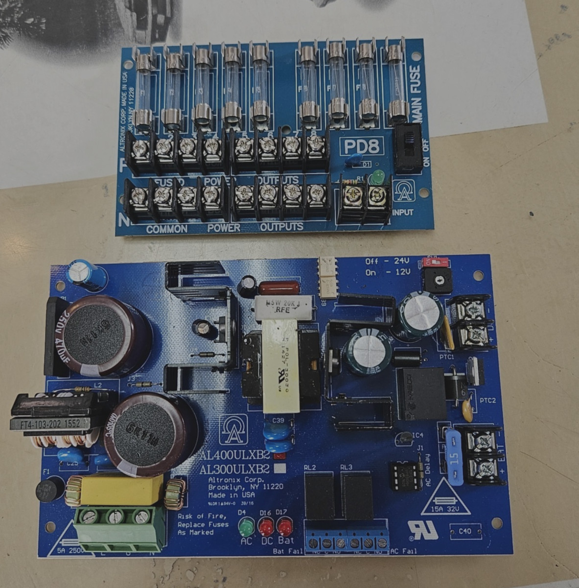 ALTRONIX - AL400ULXB2 - Power Supply Board with PD8 FUSED Distribution Unit