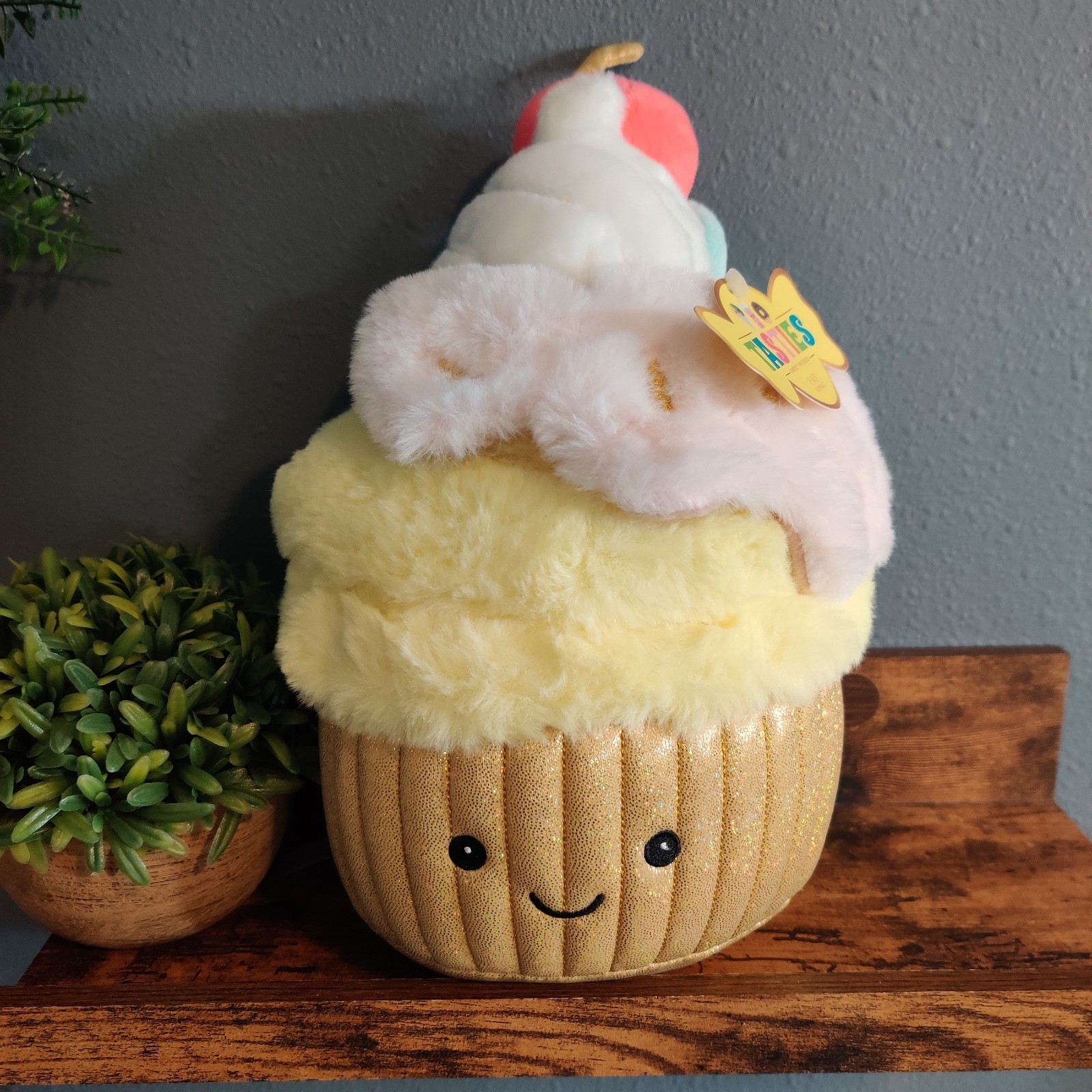 FAO Schwarz Cupcake Tasties Sweet Friends Plush Stuffed Toy Dessert Cherry 9"