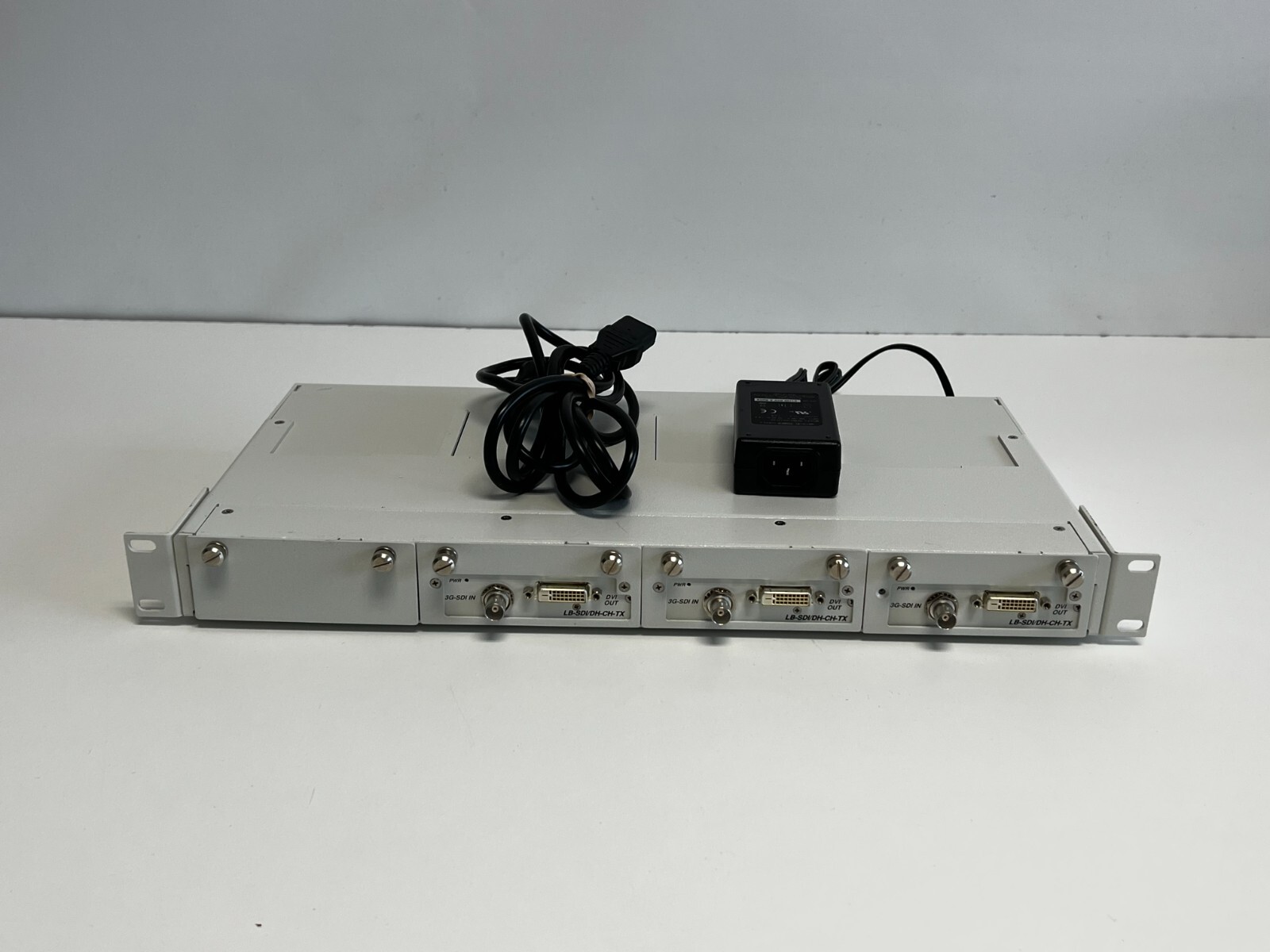 RACK WITH 3 KARL STORZ ENDOSKOPE (LB-SDI/DH-CH-TX) and Power Supply