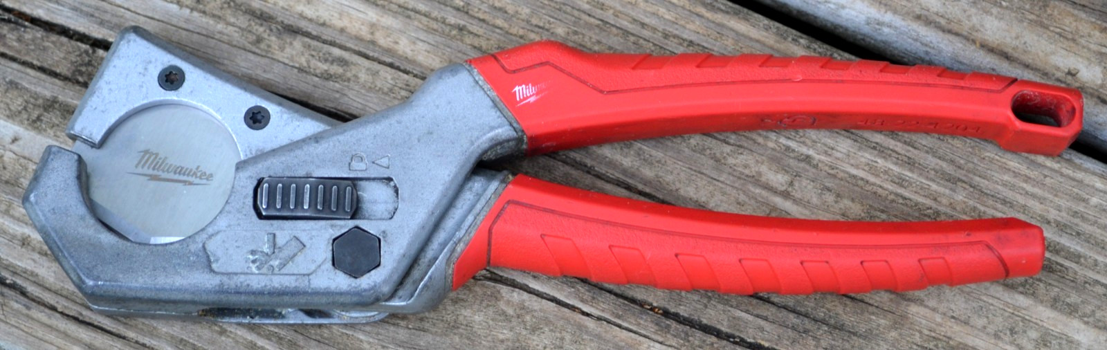 Milwaukee 48-22-4204 PEX Tubing Cutter 1" Capacity PVC CPVC Hose Pipe Cutter
