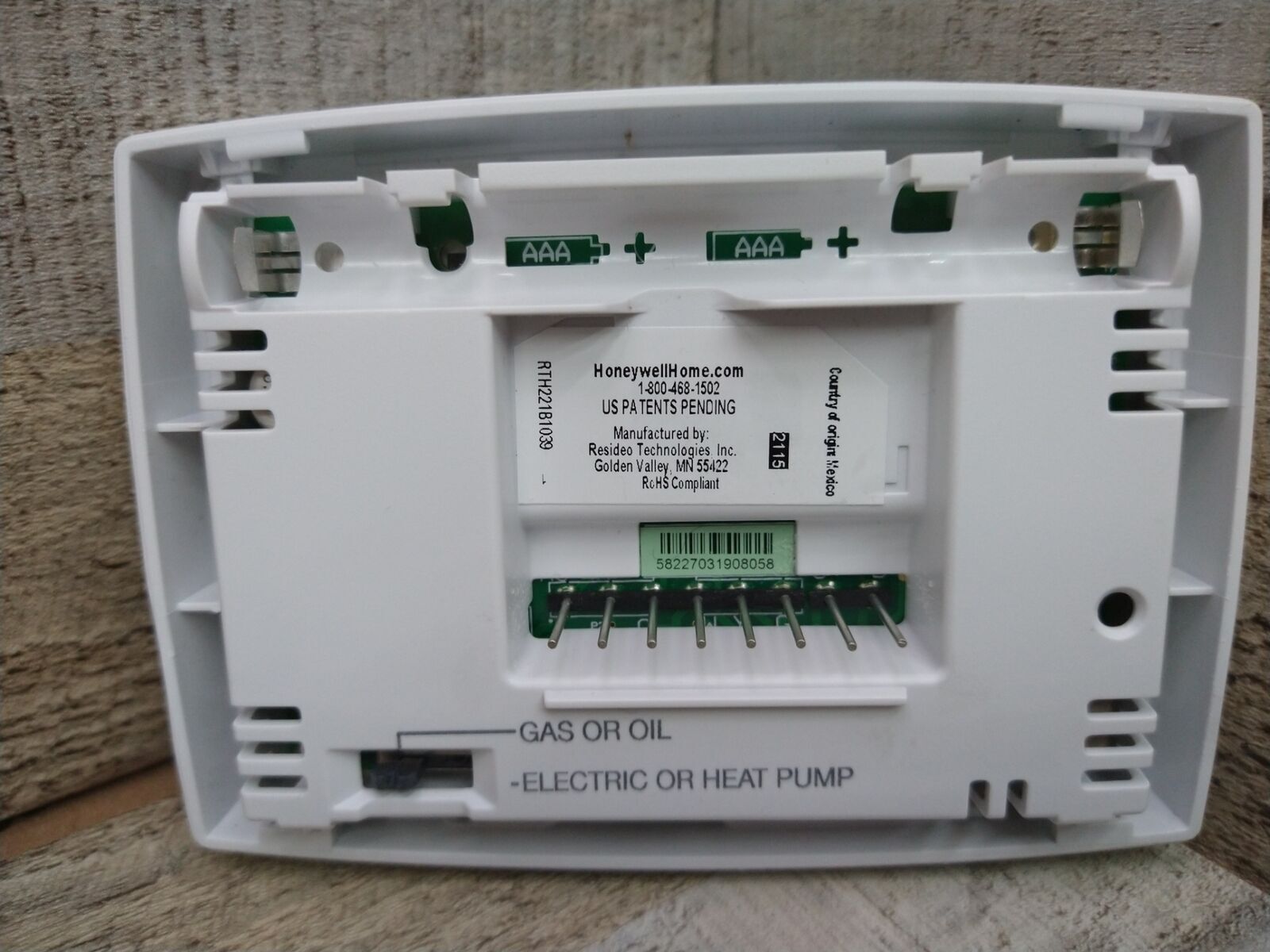 Honeywell 1-Week Programmable Thermostat (RTH221B1039) BULK PACKAGED