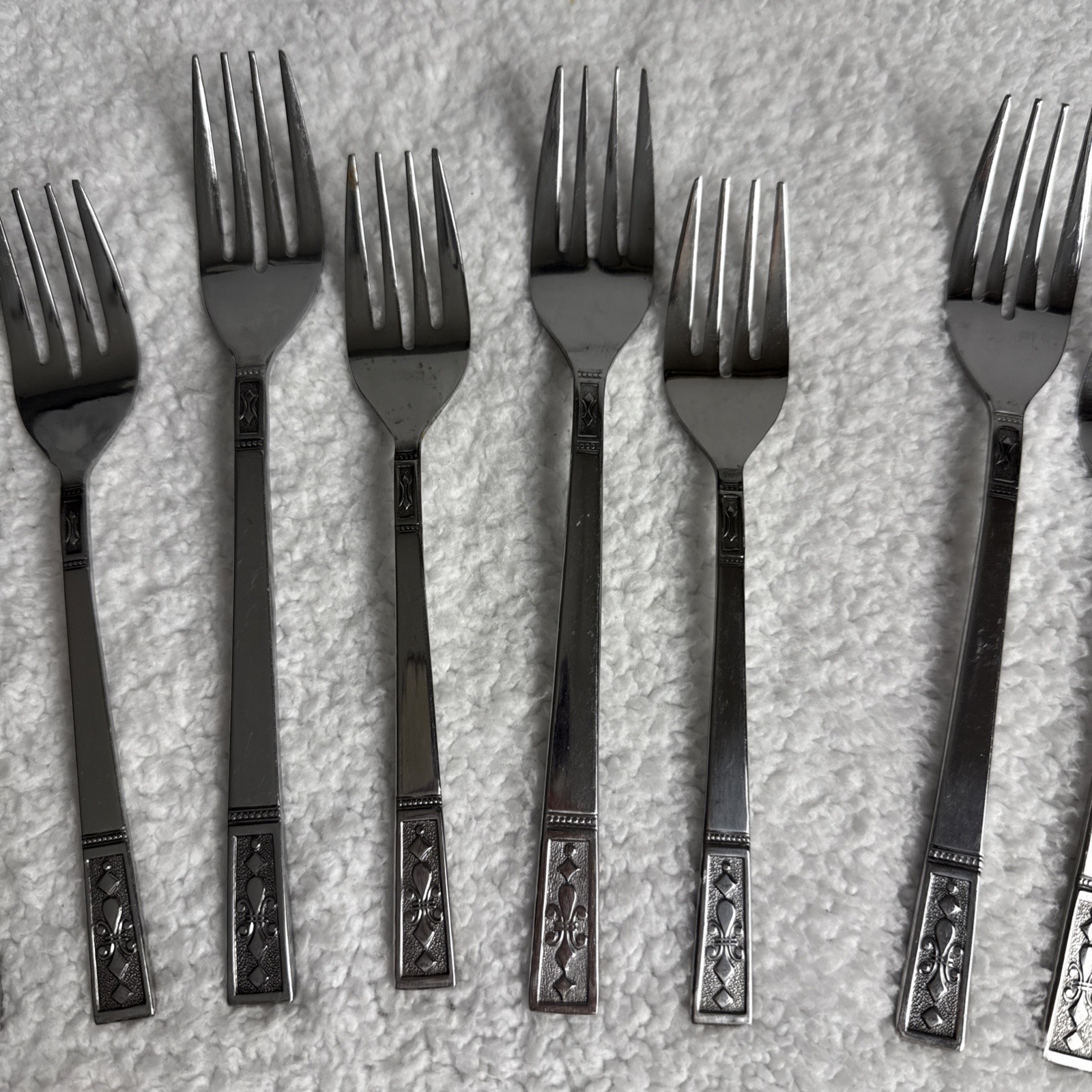 Interpur Cortina Stainless Steel MCM Flatware Japan 40 Pieces Fleur de Lis