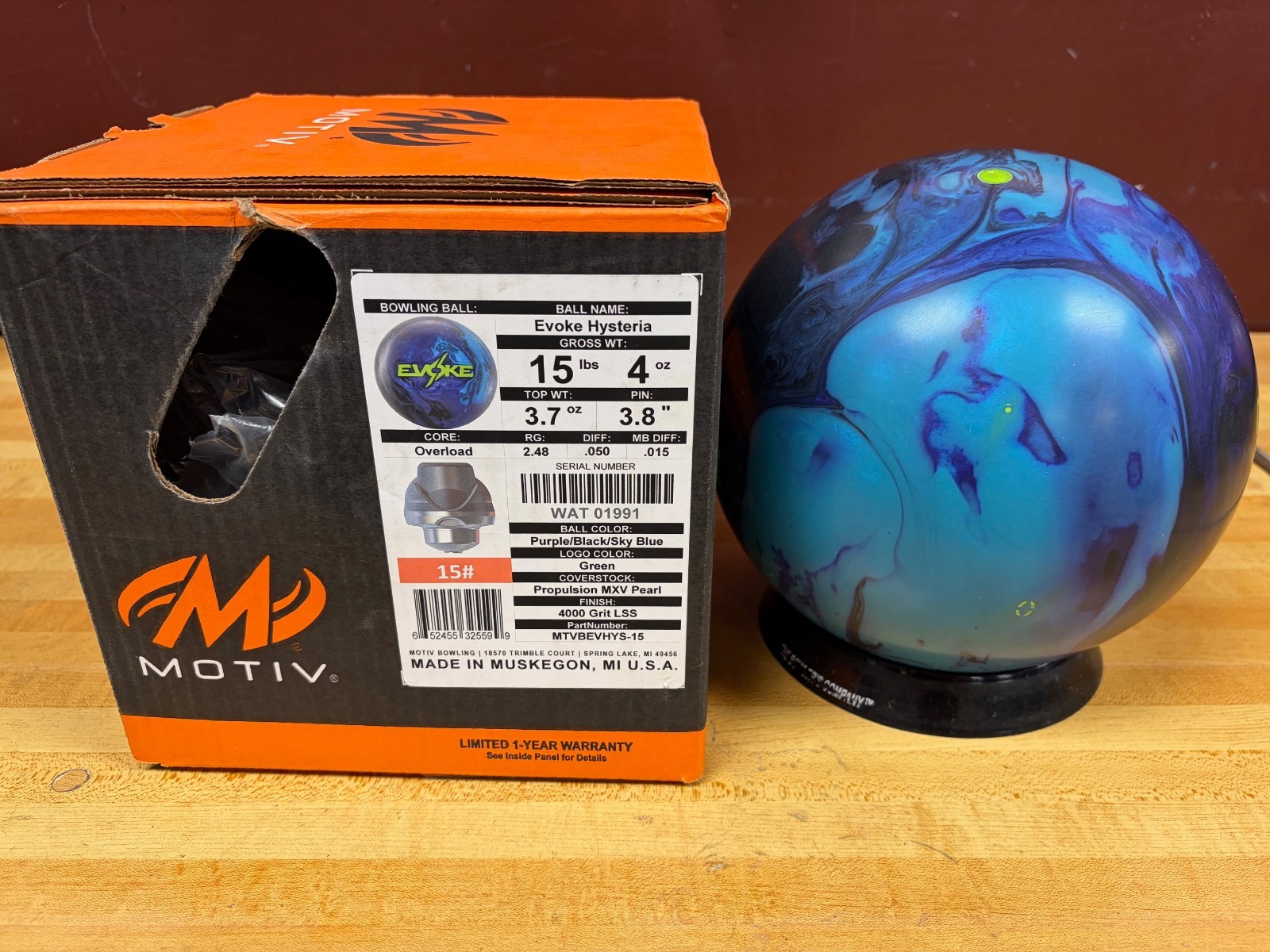 Motiv Evoke Hysteria Bowling Ball 15lb 4oz, 3.7oz top weight, 3.8" pin