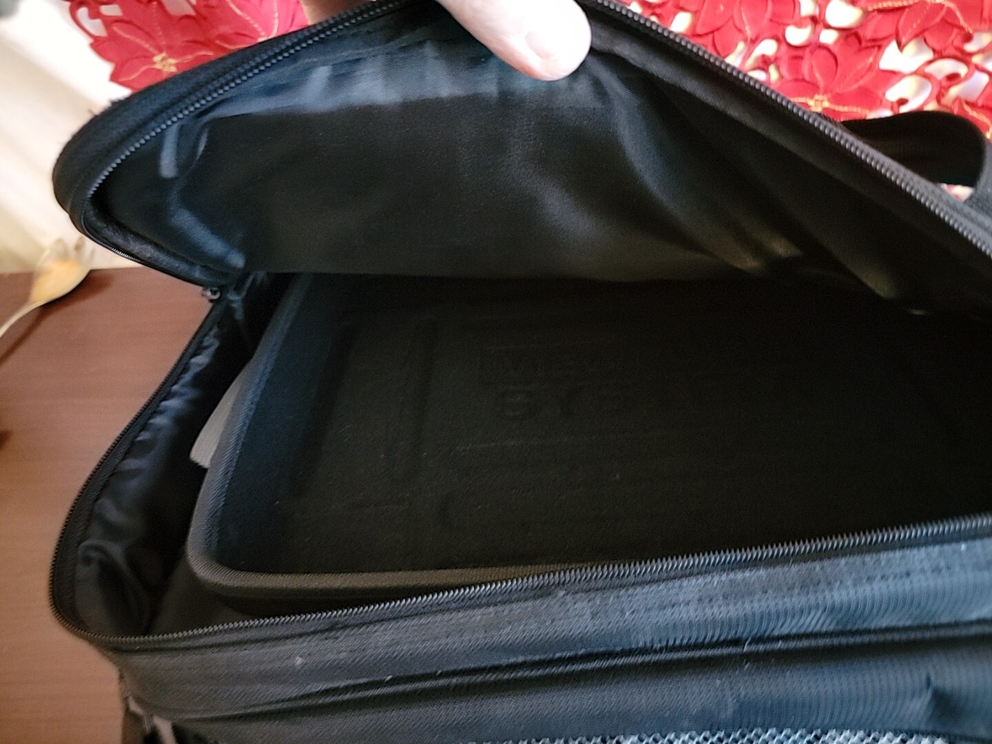 EQUINOX Laptop Computer Bag 17" Black Classic Side Load, Check Point Friendly