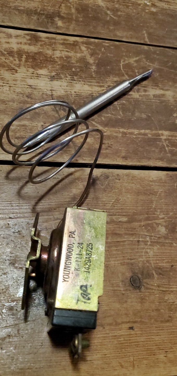 Toastmaster 1429A8725 Thermostat 425F Fixed Temperature Robertshaw EA3-161-24