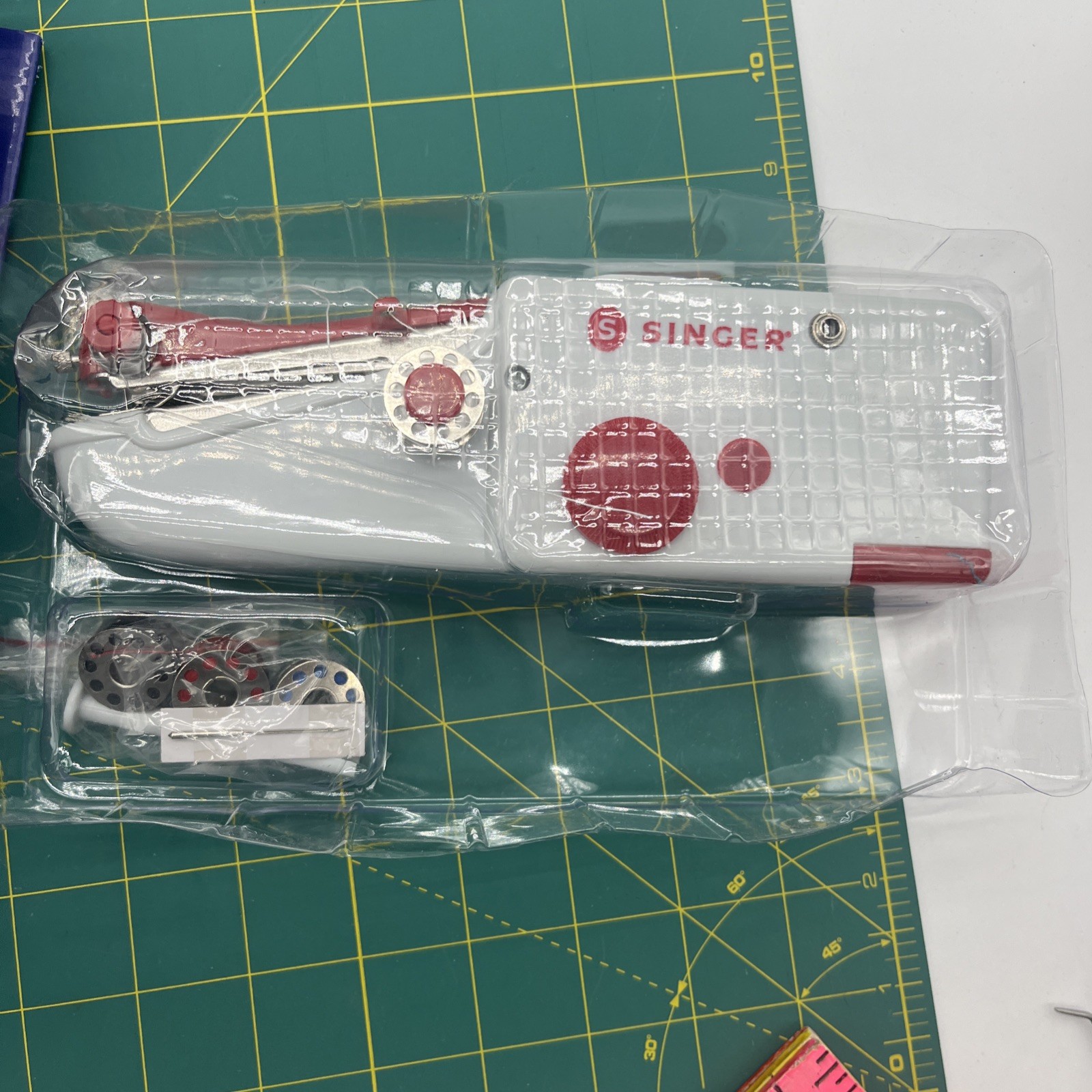 Singer Handheld Portable Sewing Machine Extra Bobbins Needle & Instructions