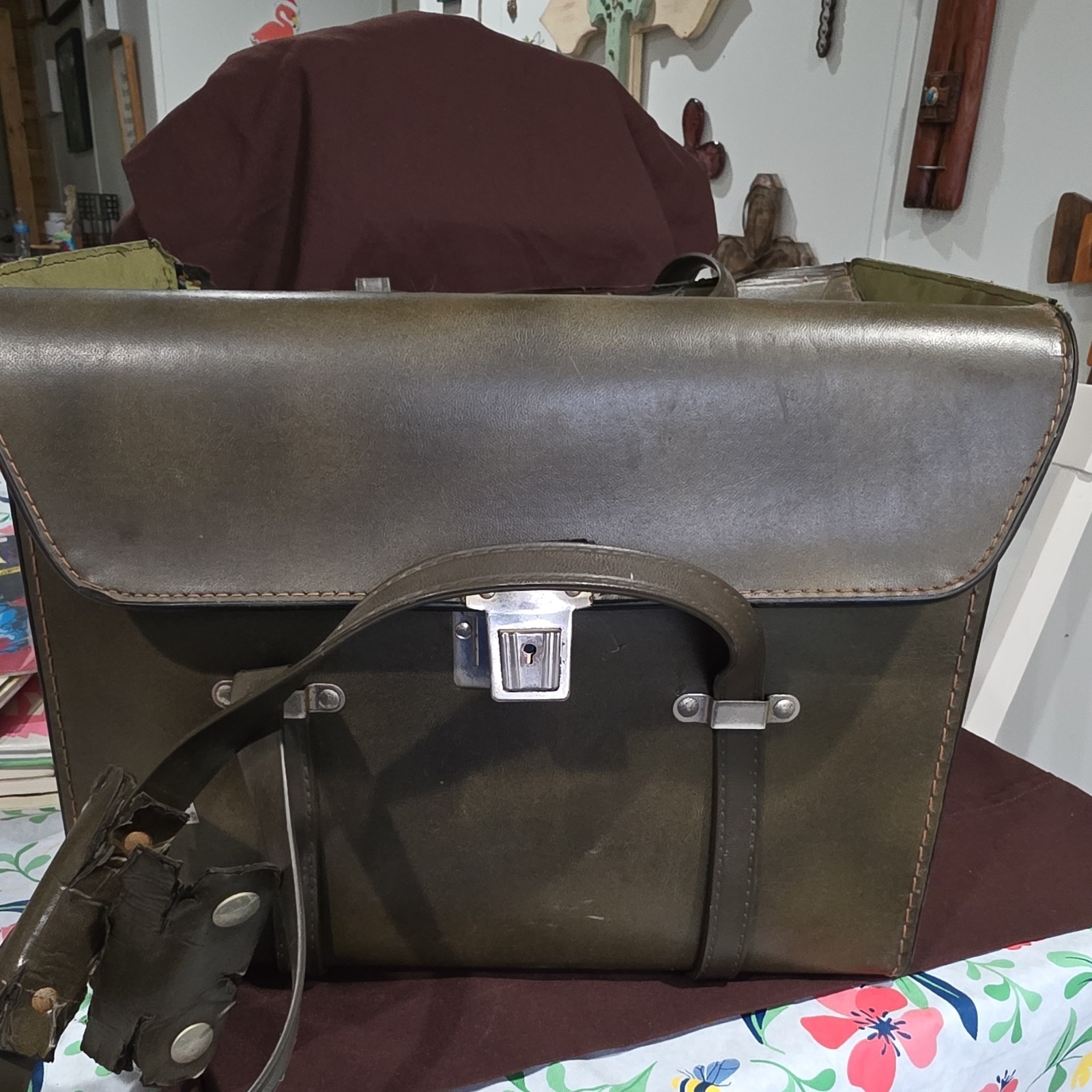 Elmo K-100 SM Super 8 Movie Projector with Carrying Case Movie Projectors