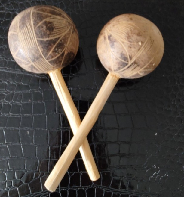 Pre owned 2 pcs STO Domingo Maracas Wood Carved Dominican Republic Sold As Is
