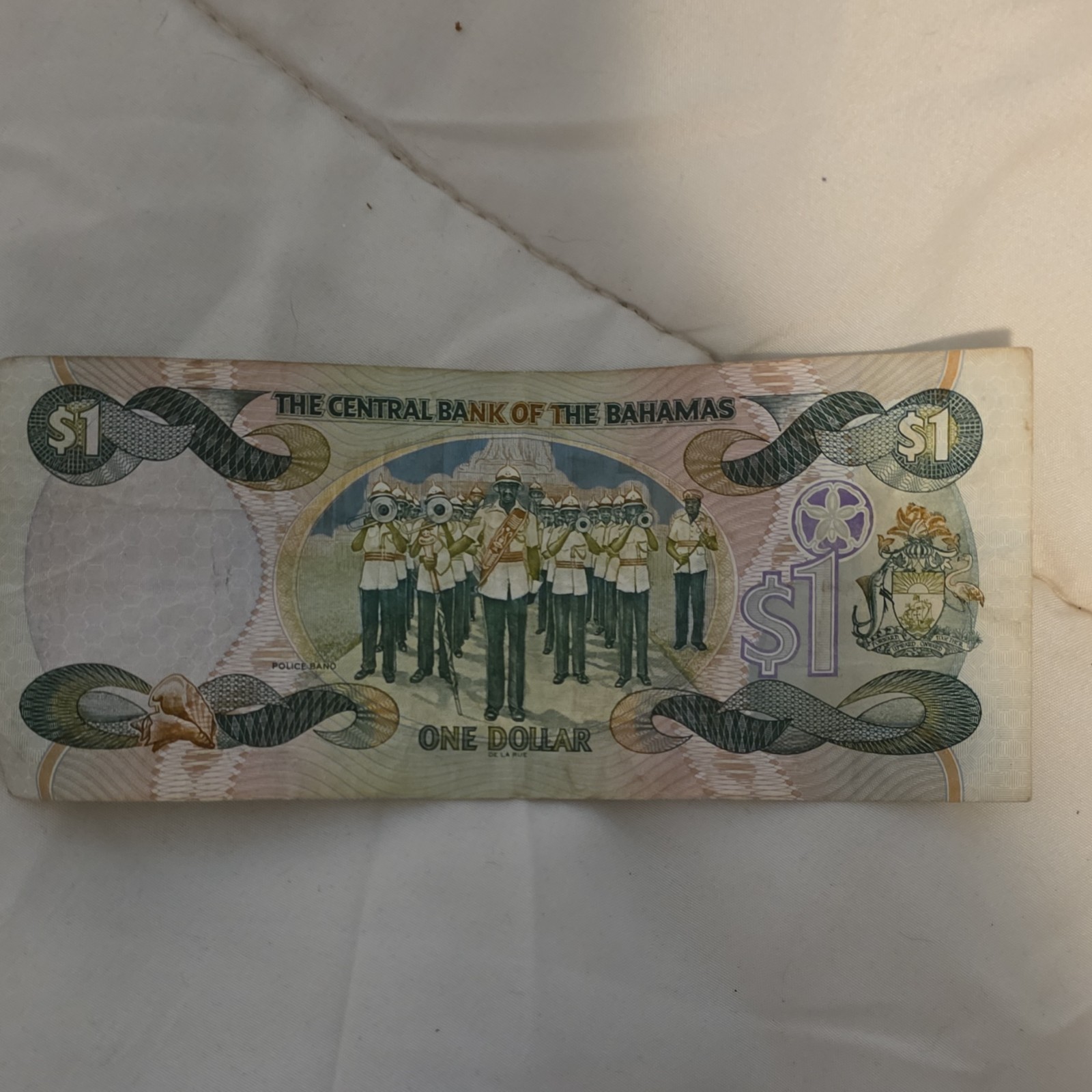 Bahamas $1 Banknote 2001 Series CK603565