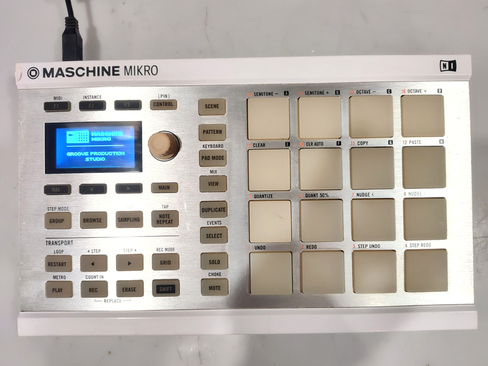 Native Instruments Maschine Mikro MK2 White [NO SOFTWARE] w/ USB cable