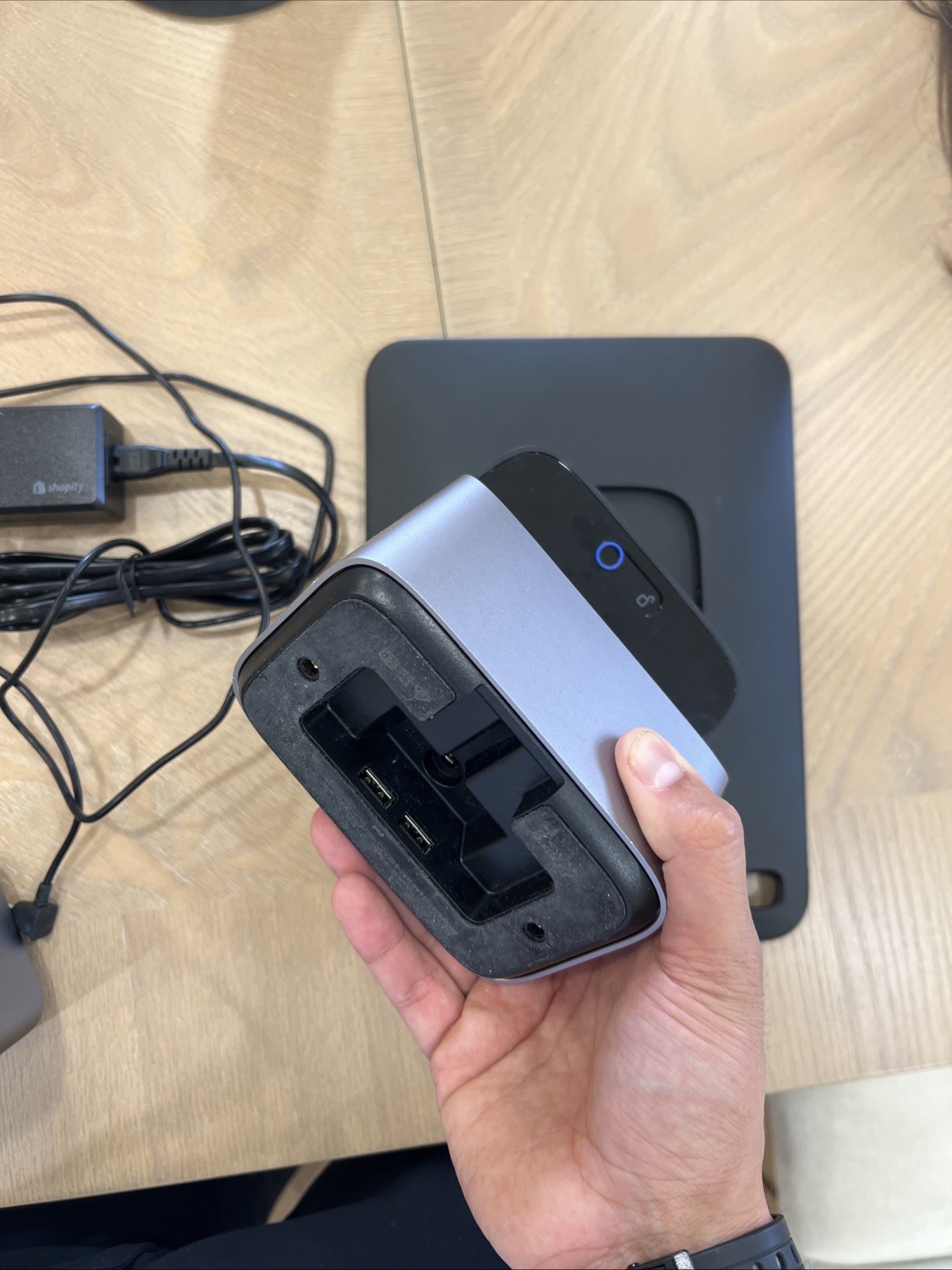Shopify POs Doc Station For iPads Charging Hold ￼